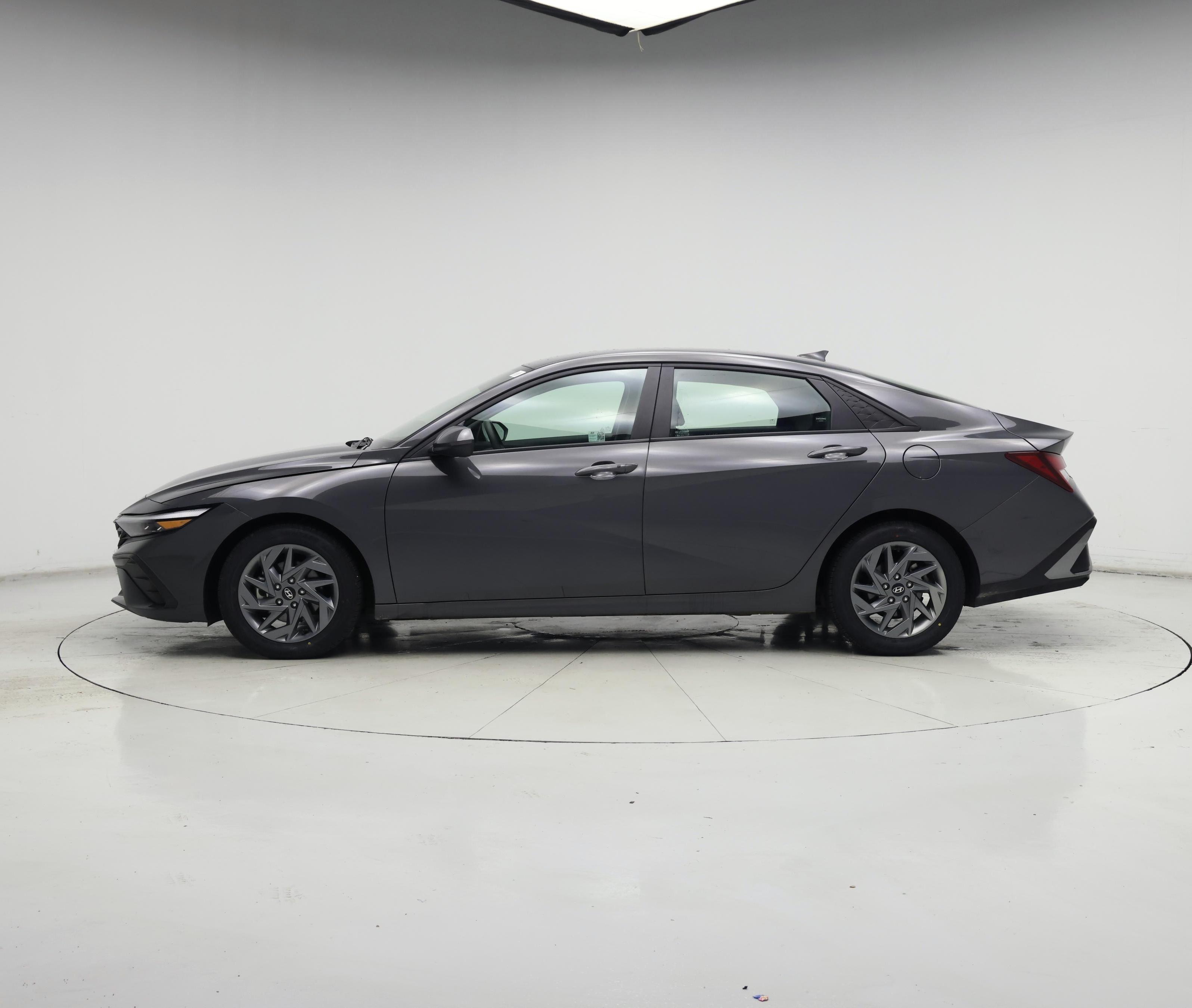 Thumbnail: 2024 Hyundai Elantra - 3