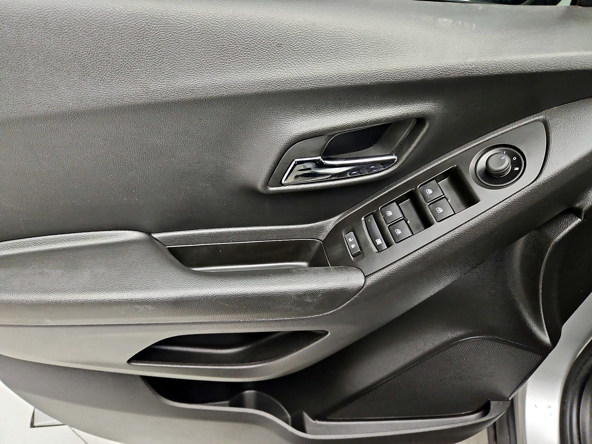 Thumbnail: 2022 Chevrolet Trax - 12