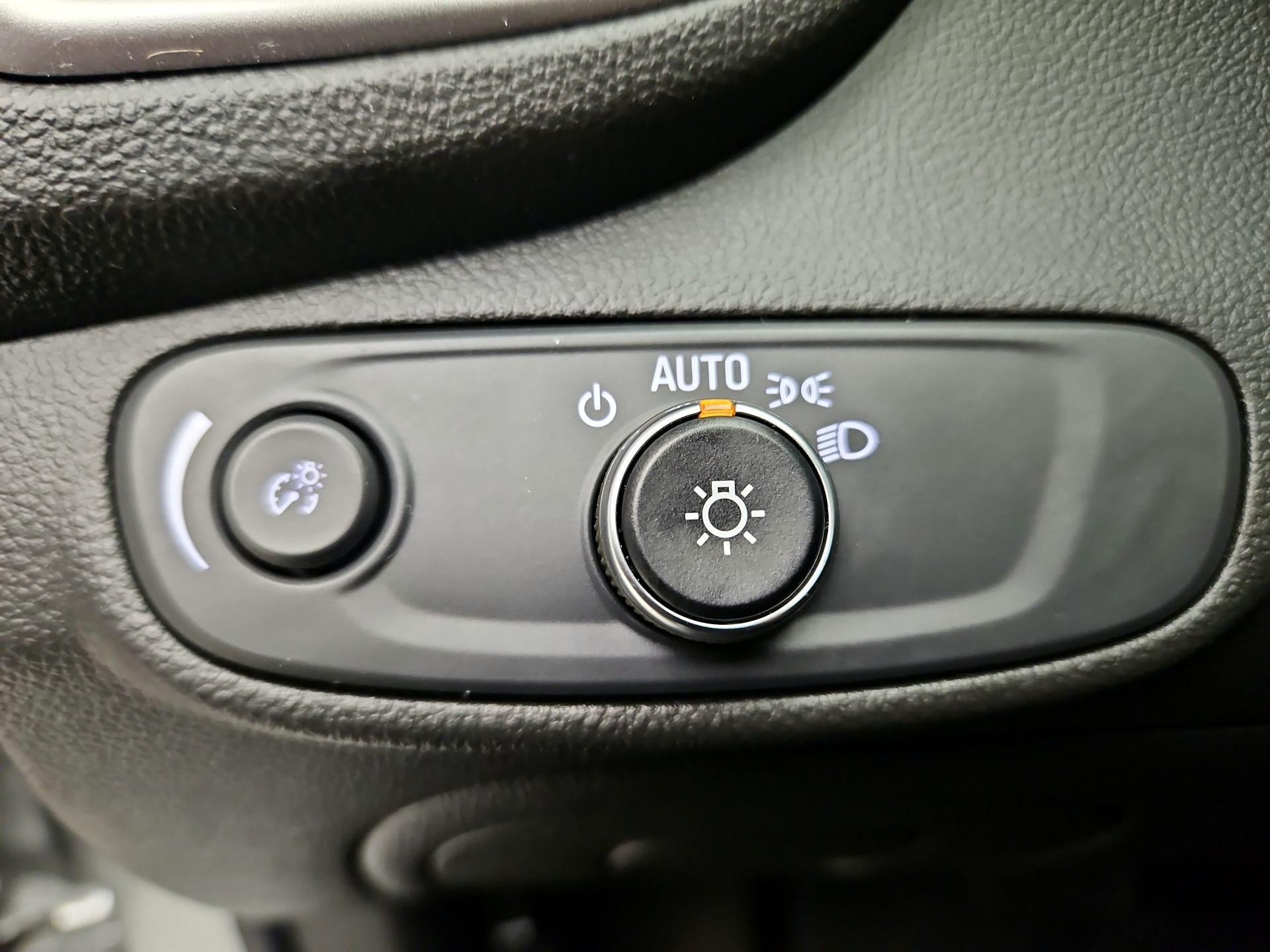 Thumbnail: 2022 Chevrolet Trax - 13