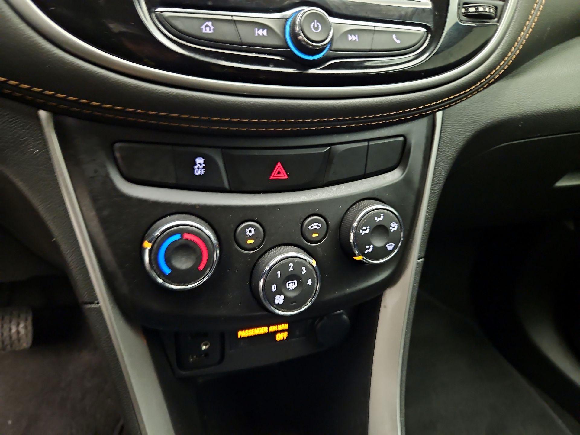 Thumbnail: 2022 Chevrolet Trax - 16