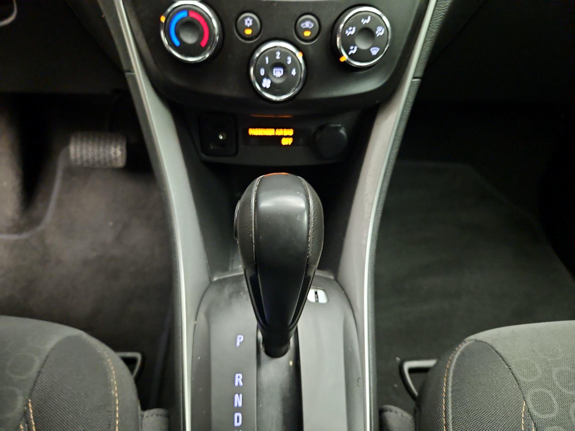 Thumbnail: 2022 Chevrolet Trax - 17