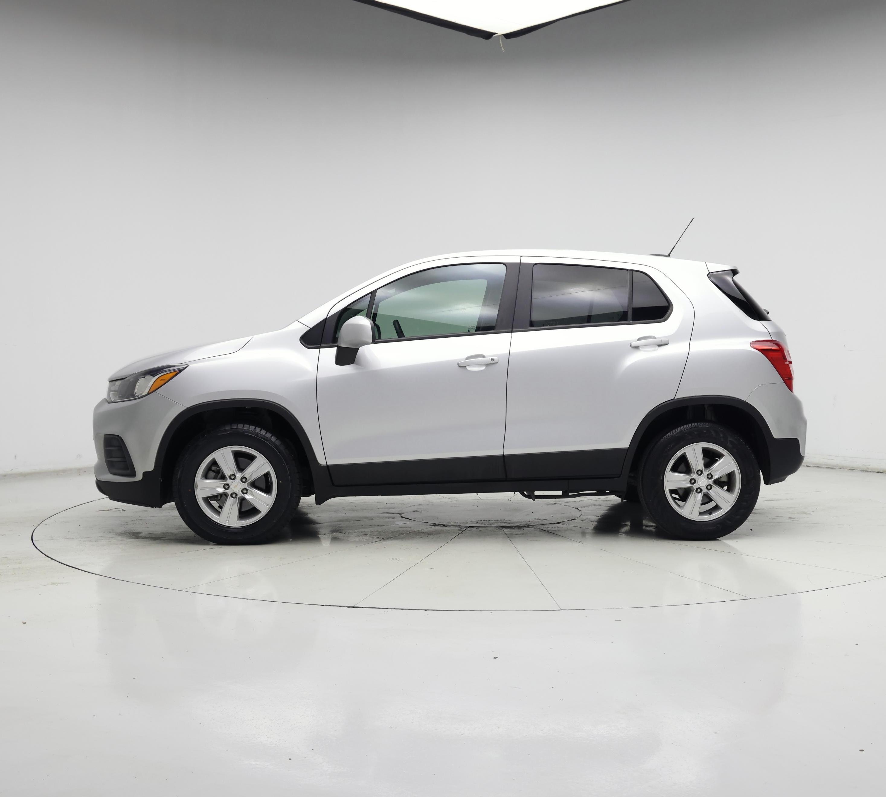Thumbnail: 2022 Chevrolet Trax - 3