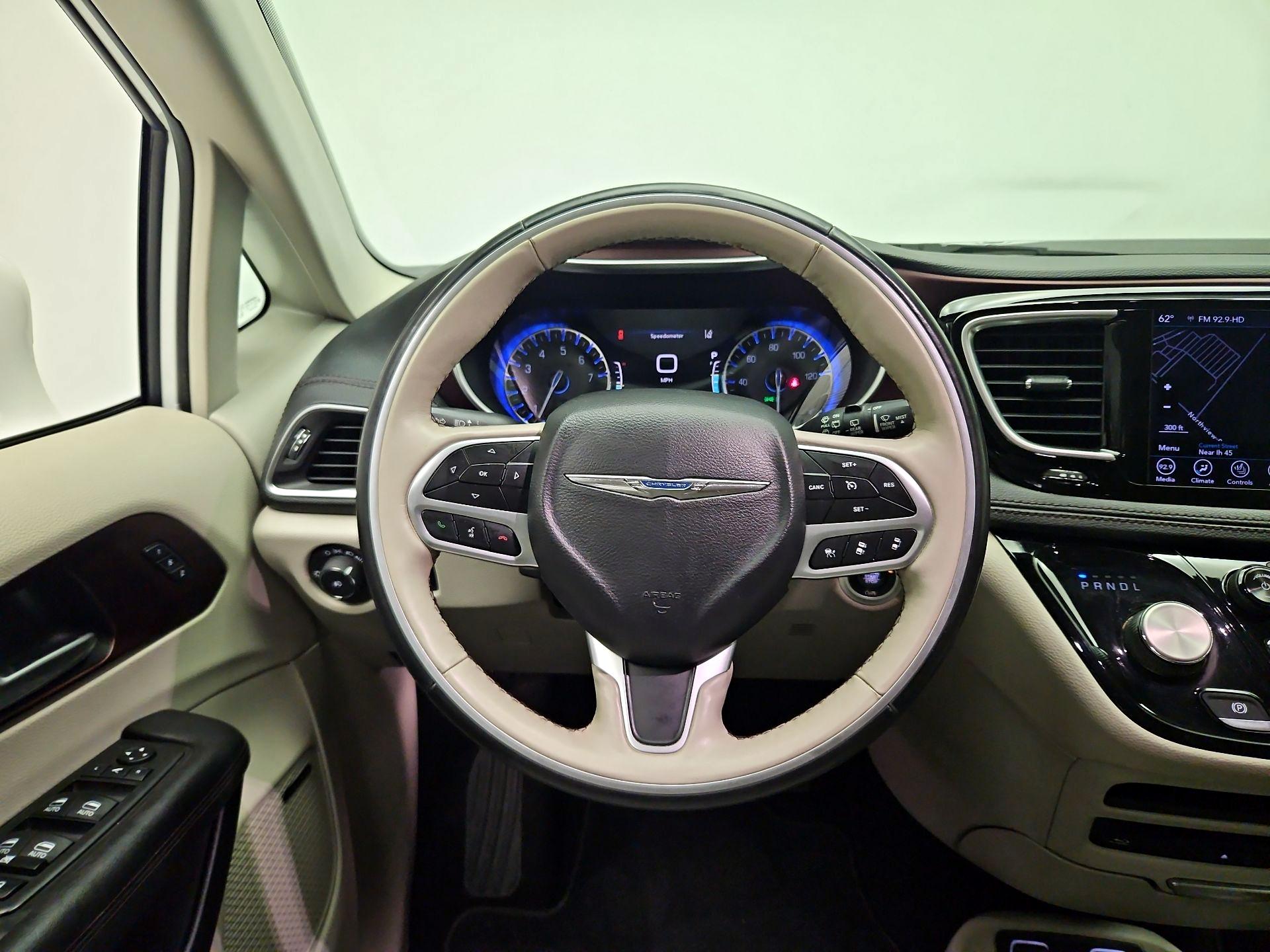 Thumbnail: 2019 Chrysler Pacifica - 10