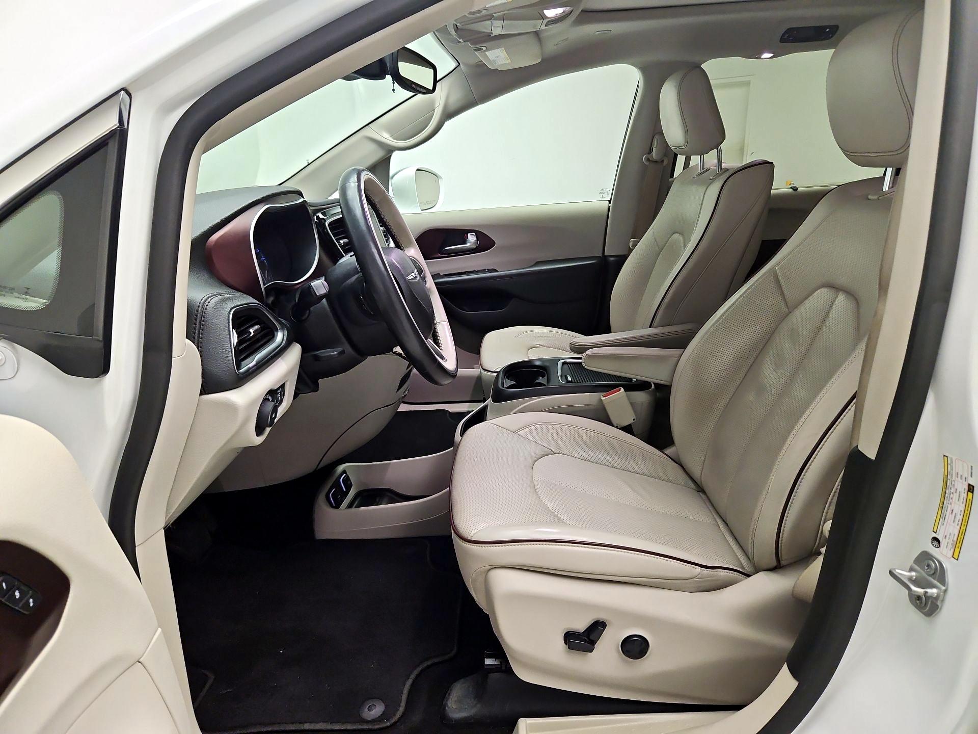 Thumbnail: 2019 Chrysler Pacifica - 11