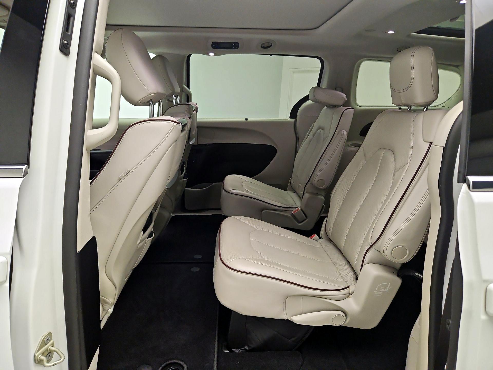 Thumbnail: 2019 Chrysler Pacifica - 18