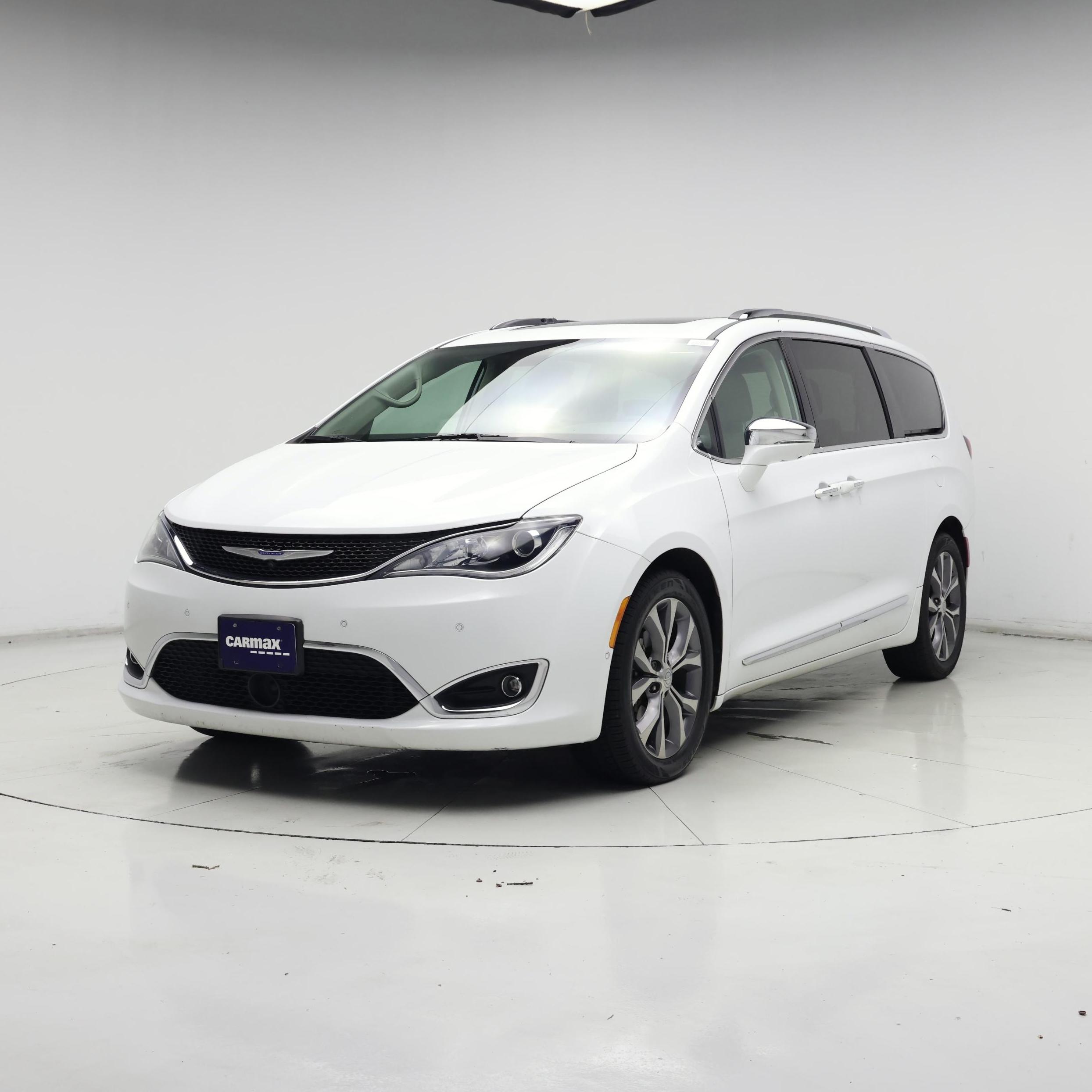 Thumbnail: 2019 Chrysler Pacifica - 4