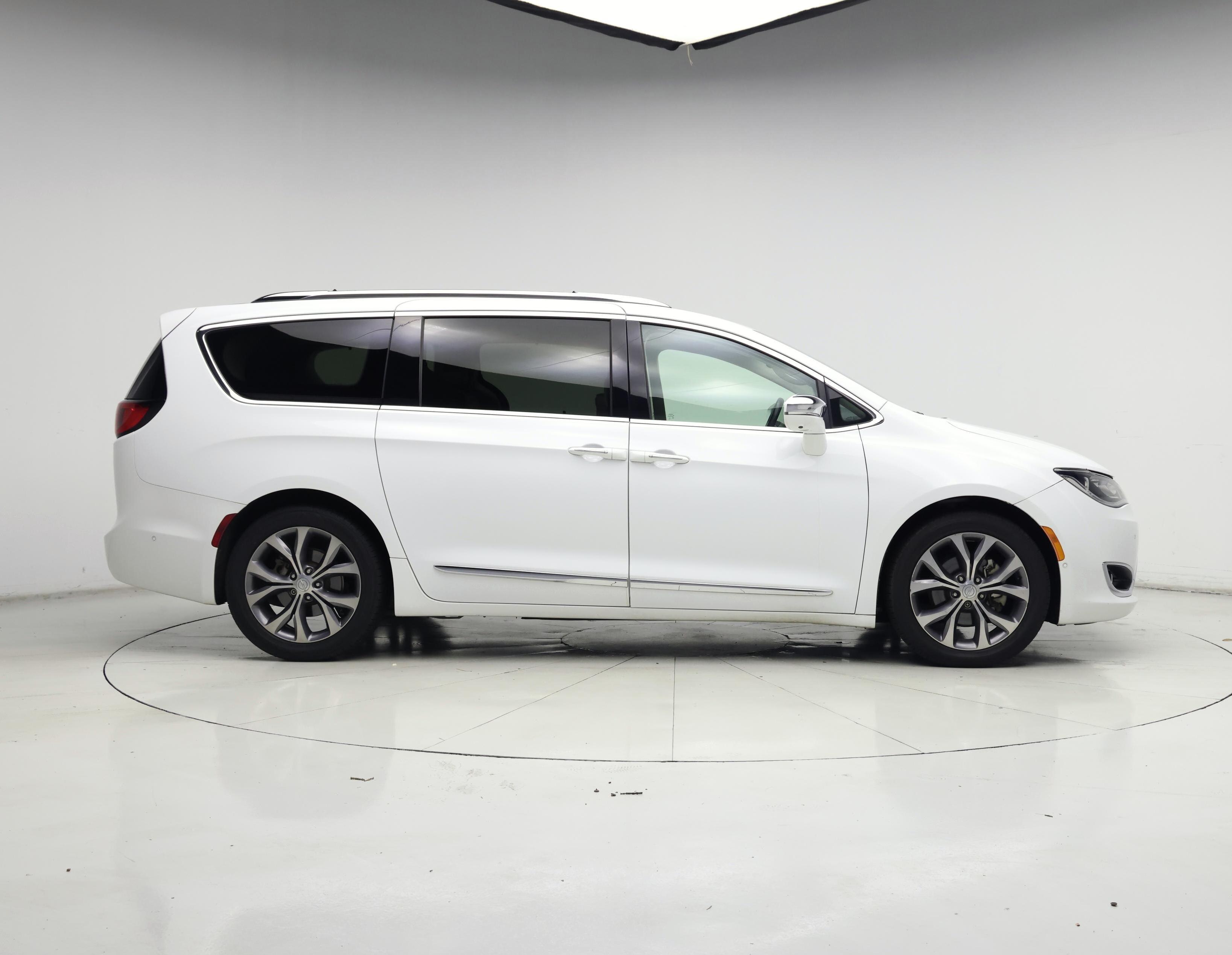 Thumbnail: 2019 Chrysler Pacifica - 7