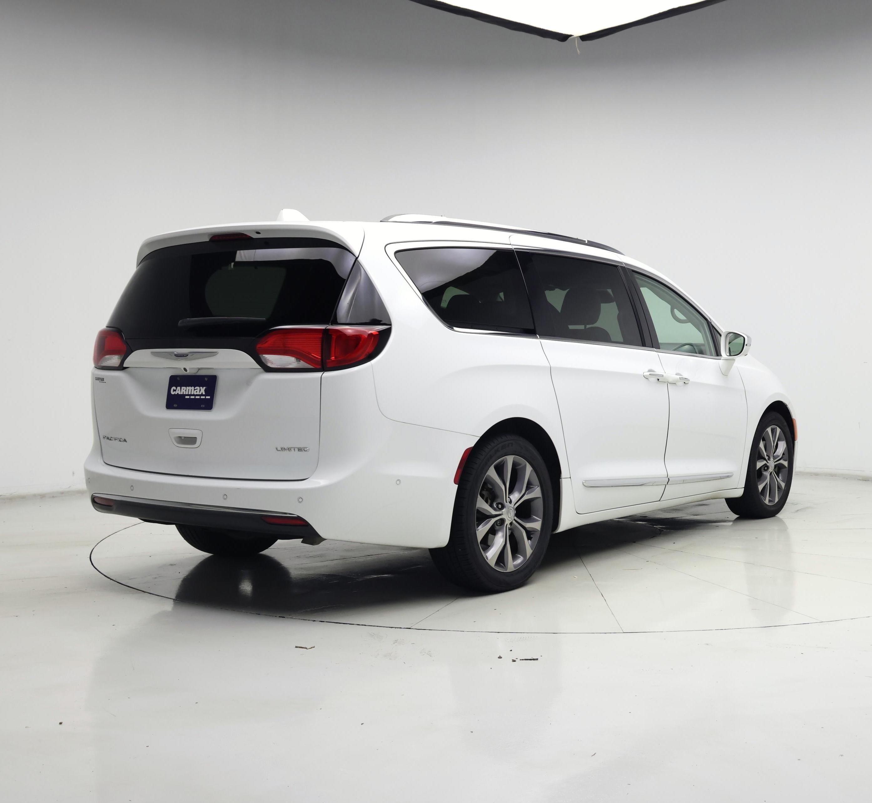 Thumbnail: 2019 Chrysler Pacifica - 8