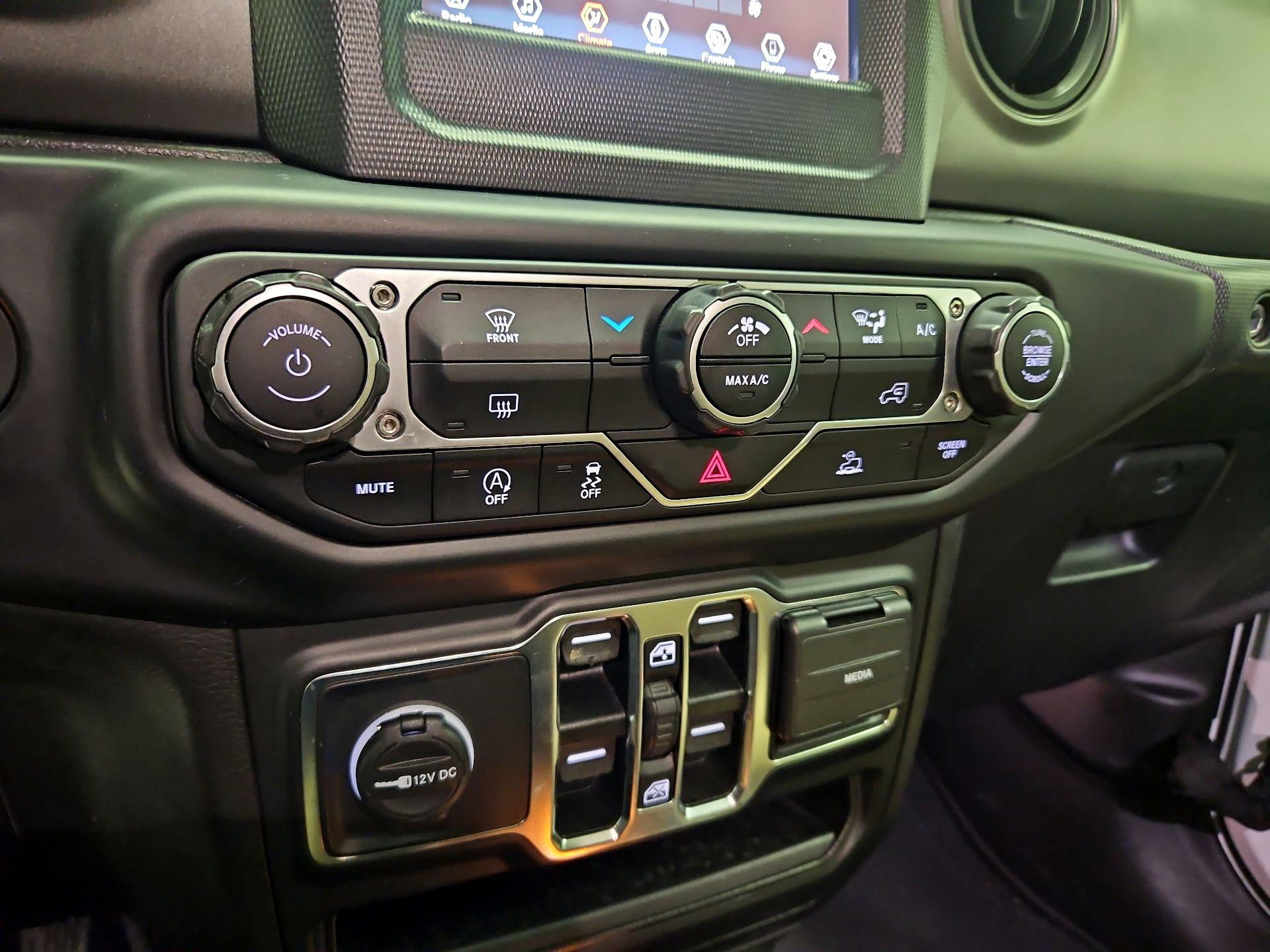 Thumbnail: 2023 Jeep Gladiator - 15