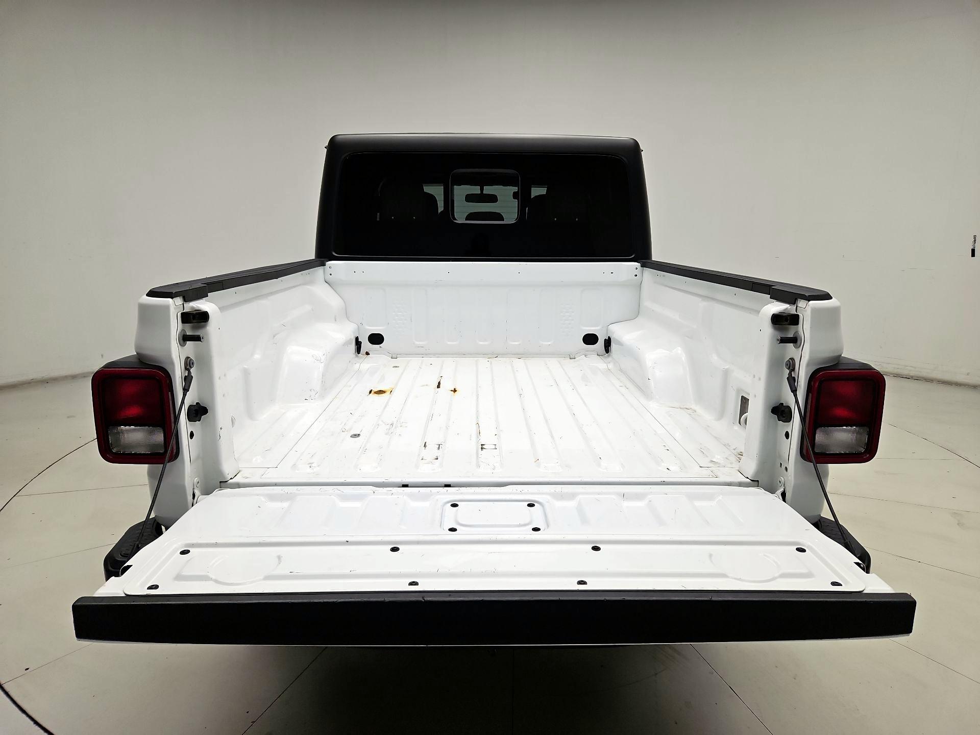 Thumbnail: 2023 Jeep Gladiator - 18