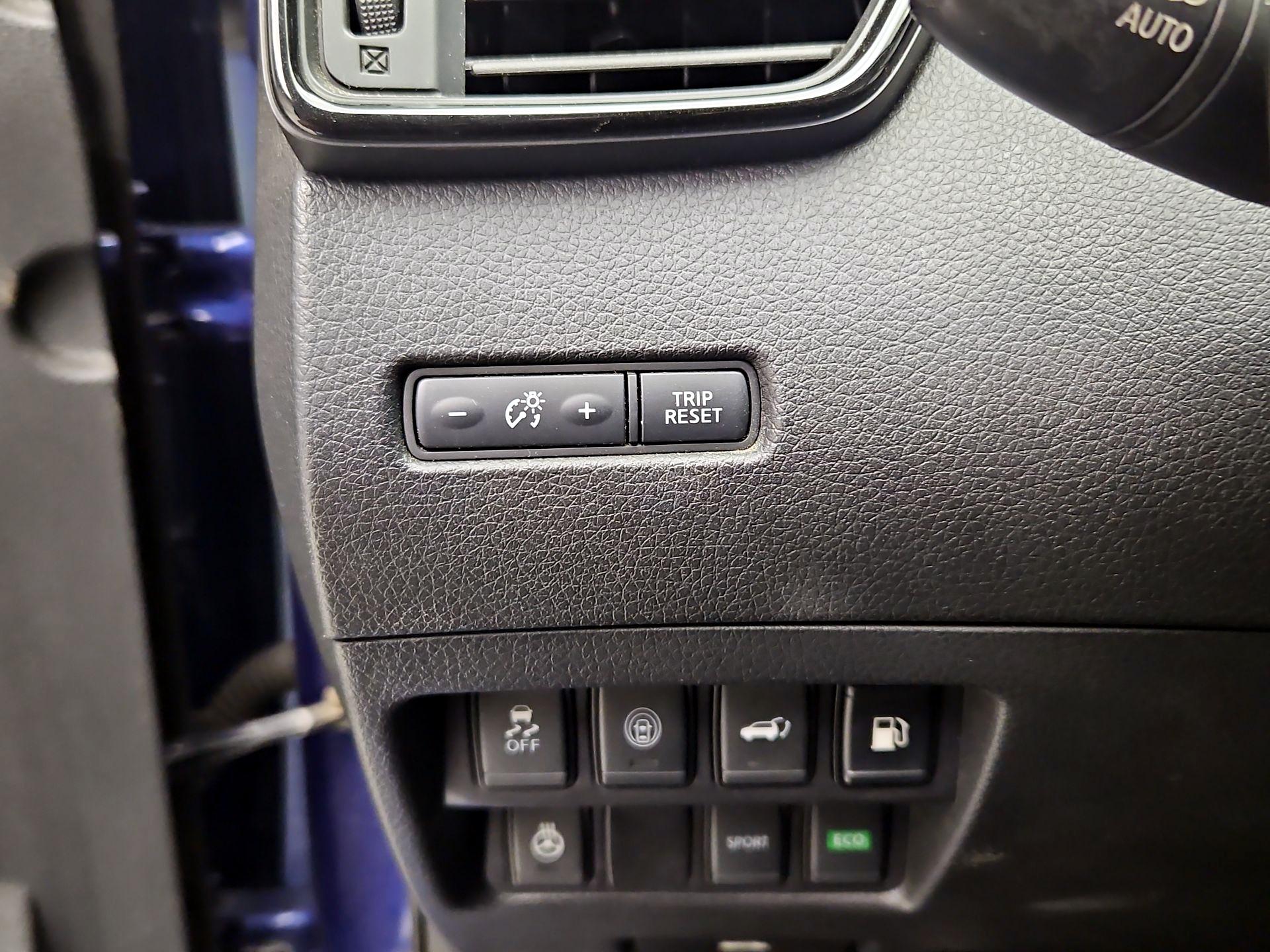 Thumbnail: 2018 Nissan Rogue - 13