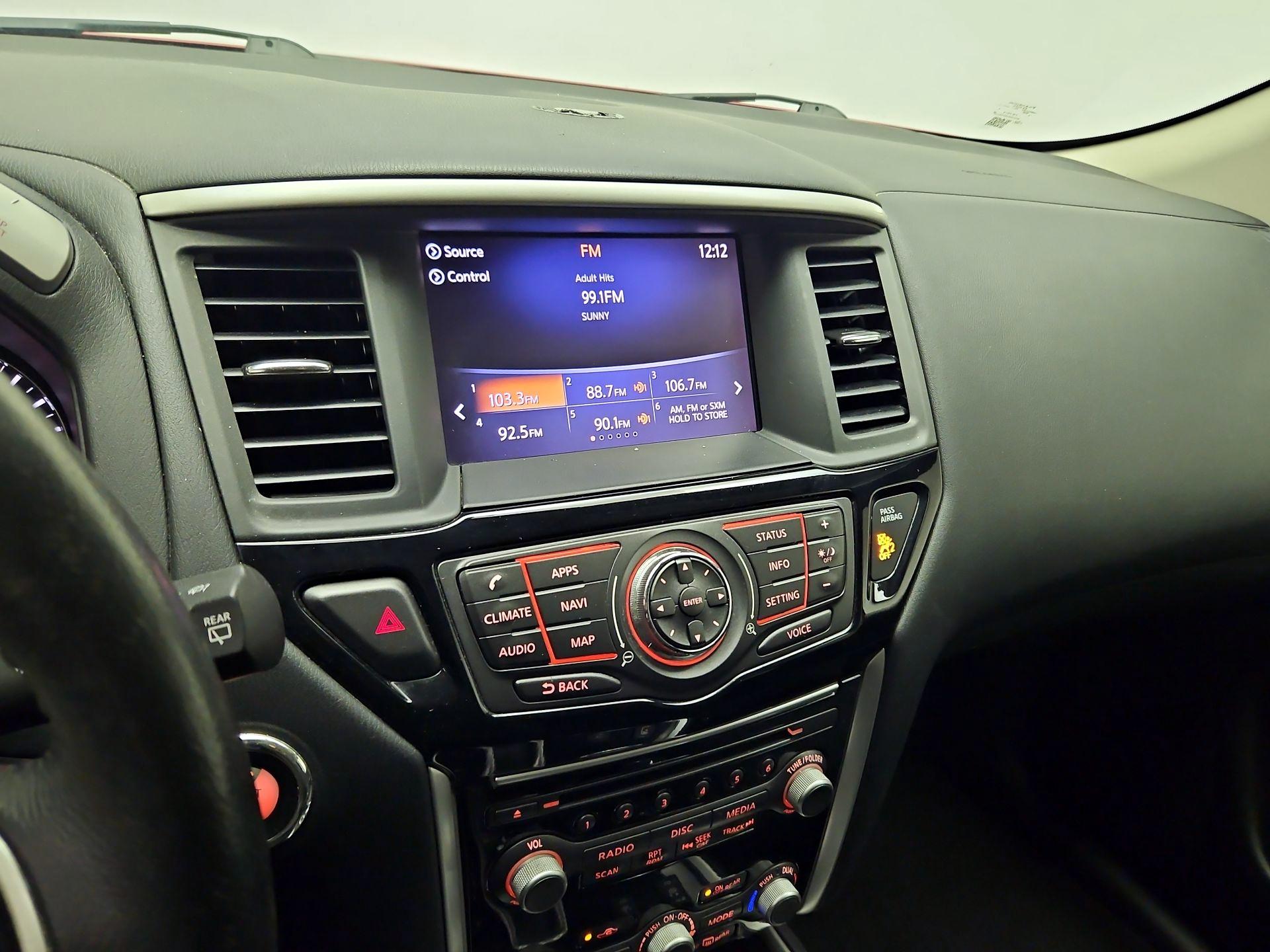 Thumbnail: 2018 Nissan Pathfinder - 16