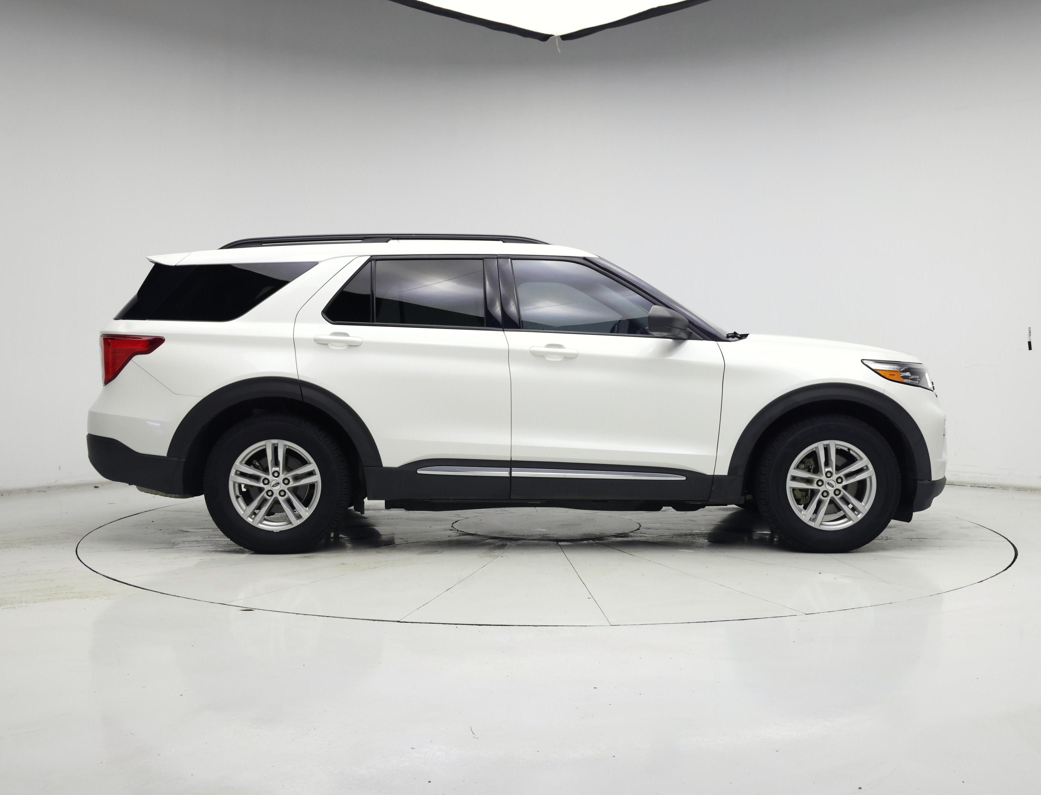 Thumbnail: 2022 Ford Explorer - 7