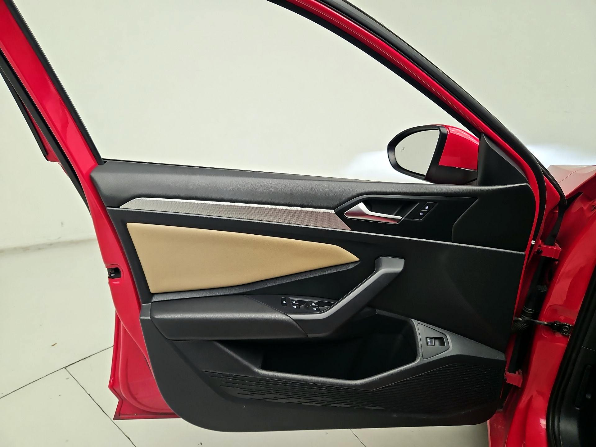 Thumbnail: 2019 Volkswagen Jetta - 12