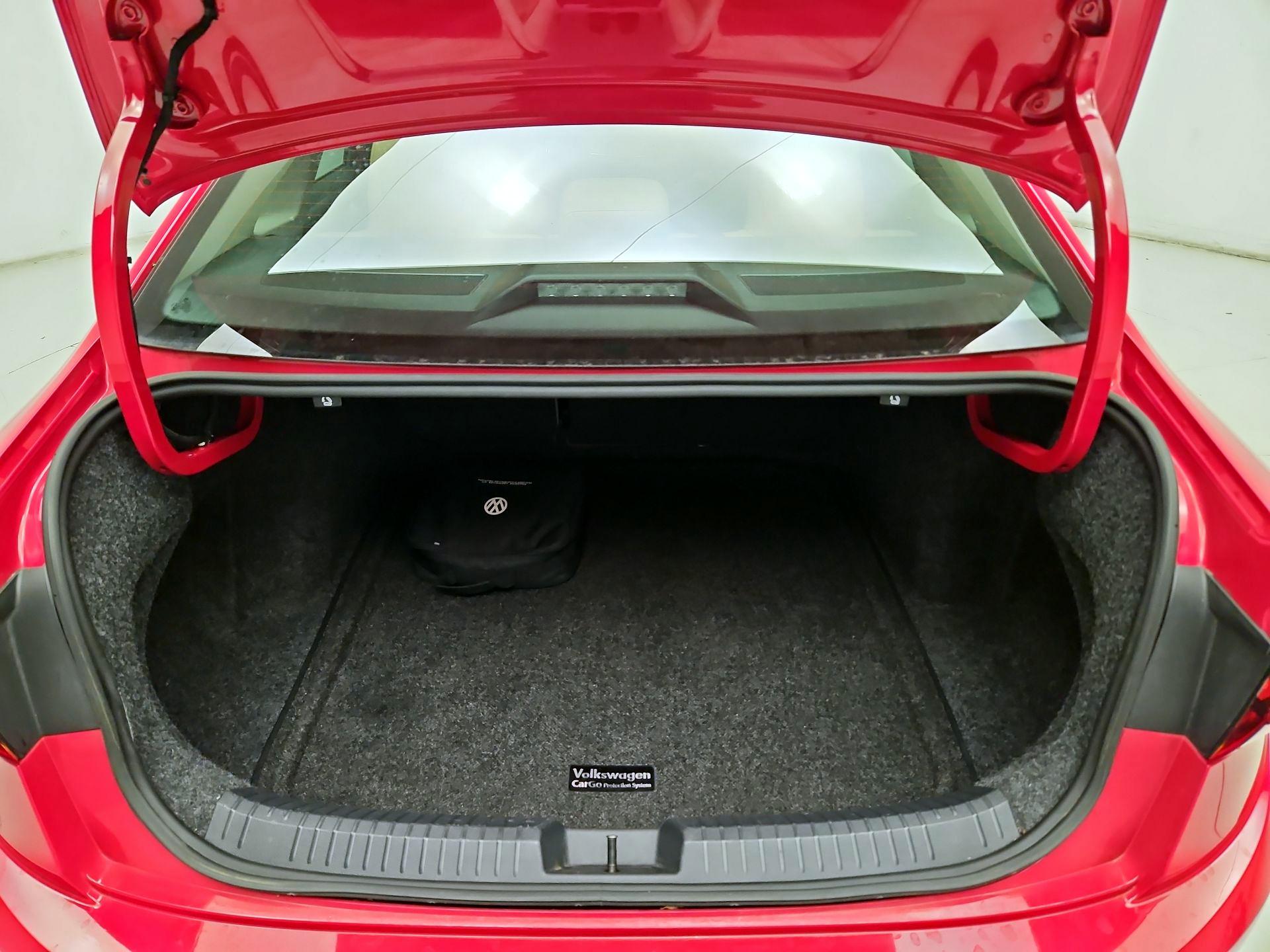 Thumbnail: 2019 Volkswagen Jetta - 17