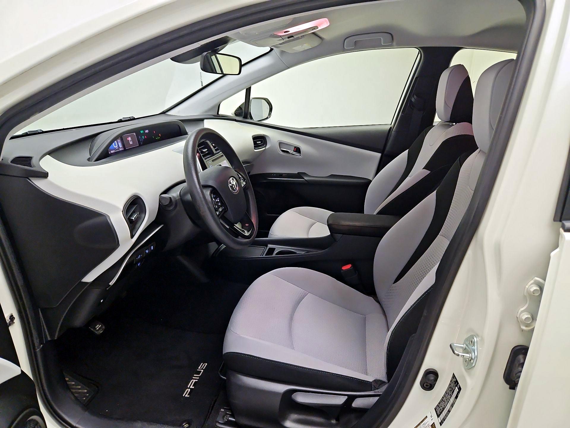 Thumbnail: 2019 Toyota Prius - 11