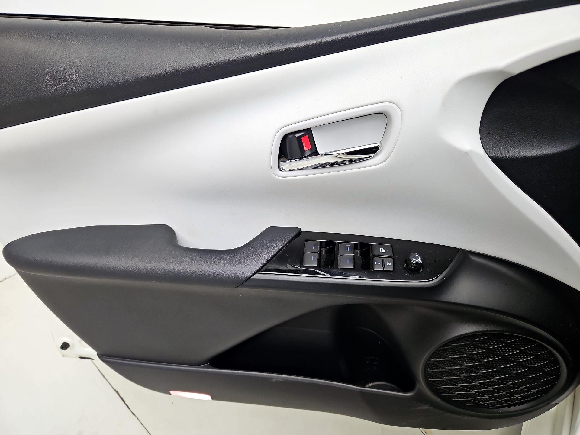 Thumbnail: 2019 Toyota Prius - 12