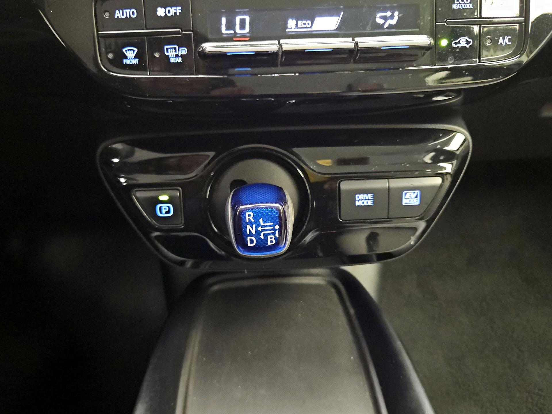 Thumbnail: 2019 Toyota Prius - 17