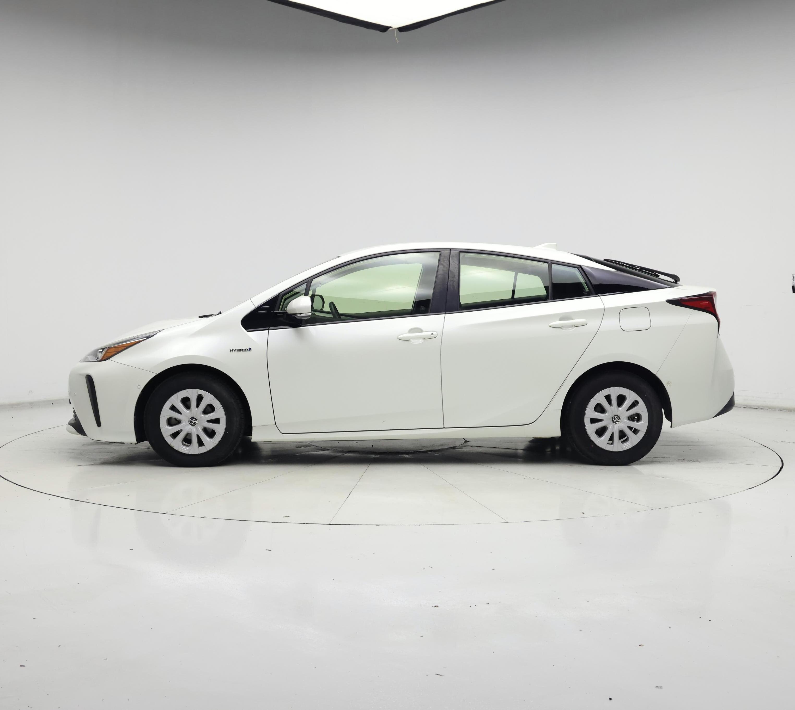 Thumbnail: 2019 Toyota Prius - 3