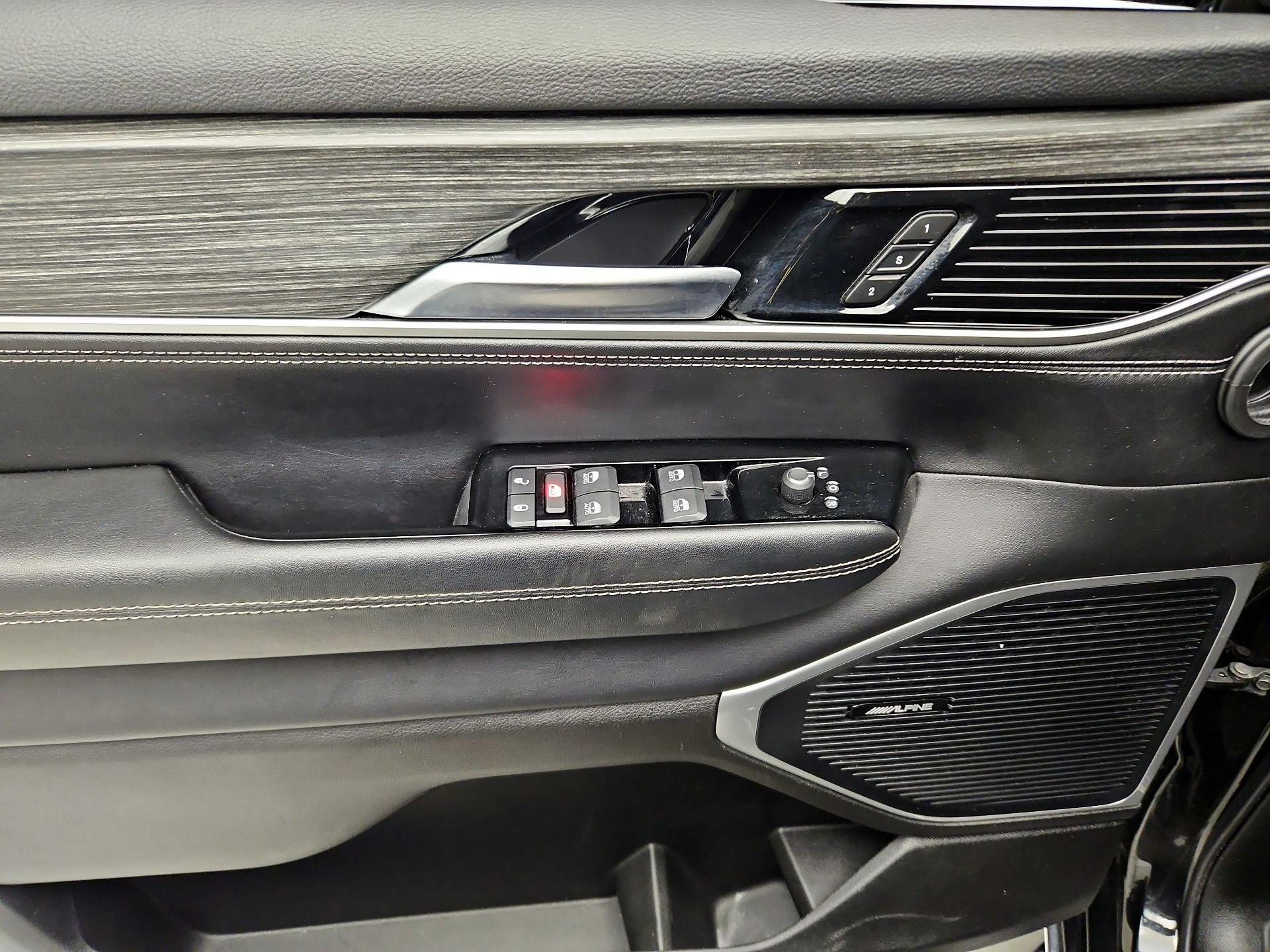 Thumbnail: 2024 Jeep Wagoneer - 12