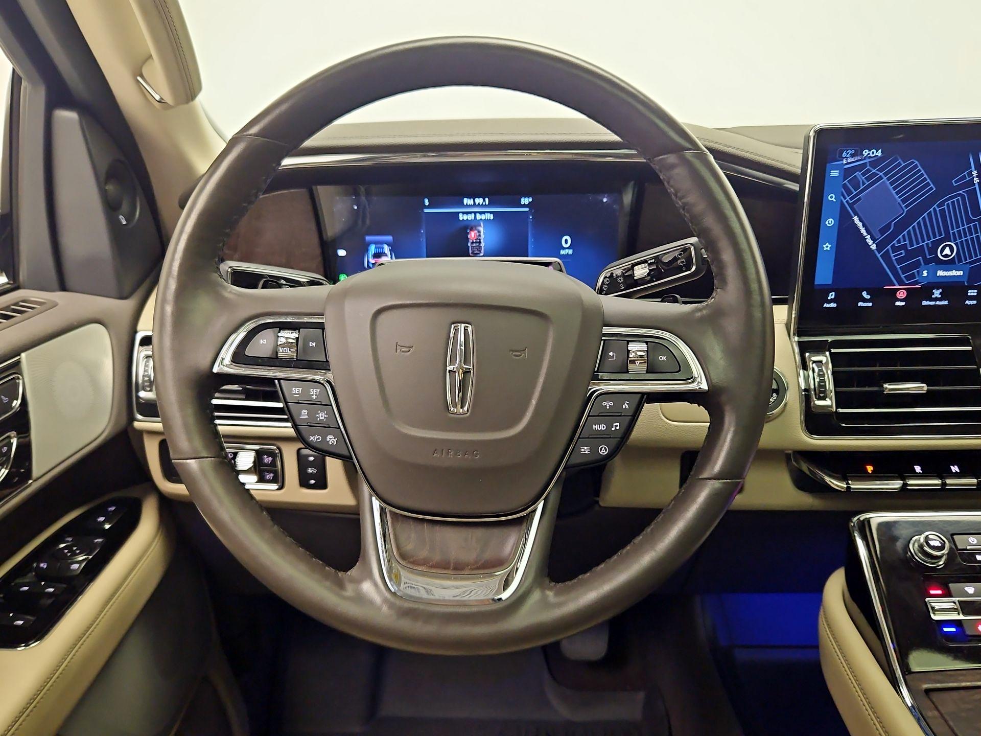 Thumbnail: 2022 Lincoln Navigator - 10