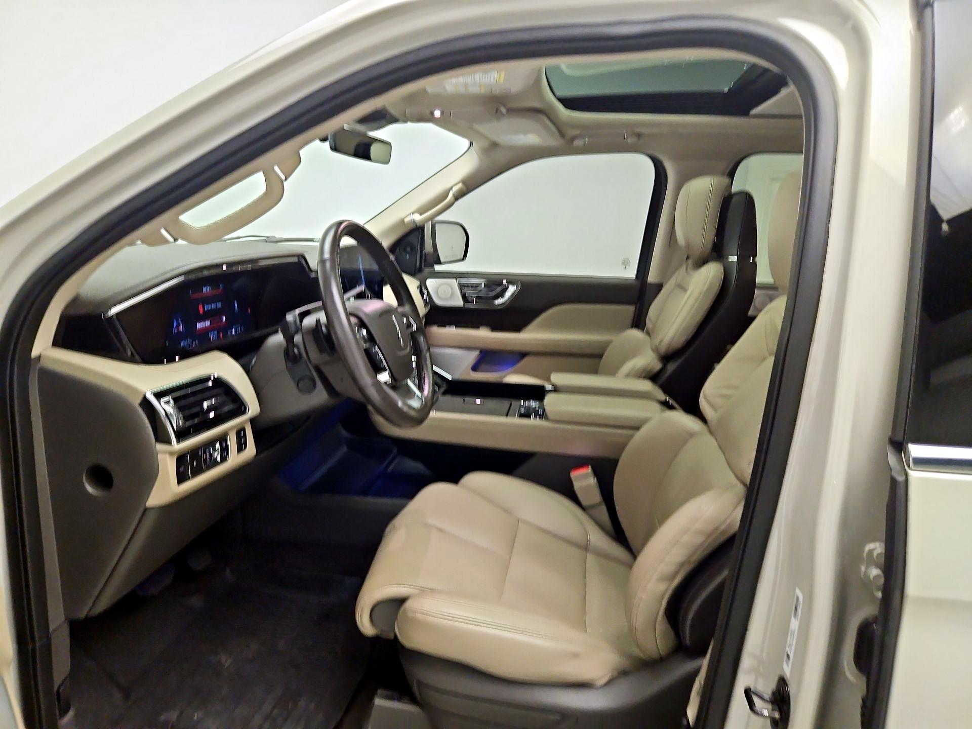 Thumbnail: 2022 Lincoln Navigator - 11