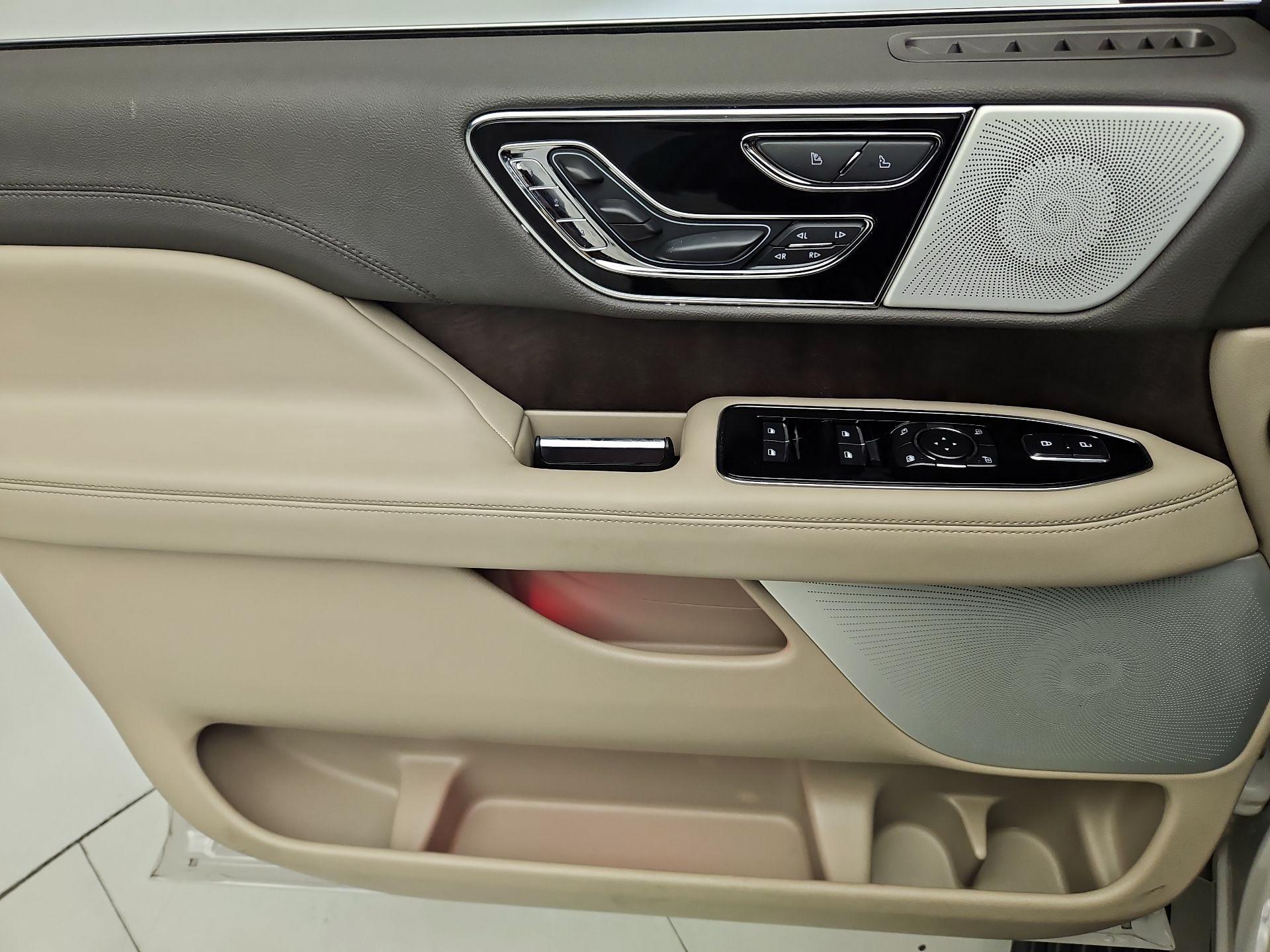 Thumbnail: 2022 Lincoln Navigator - 12