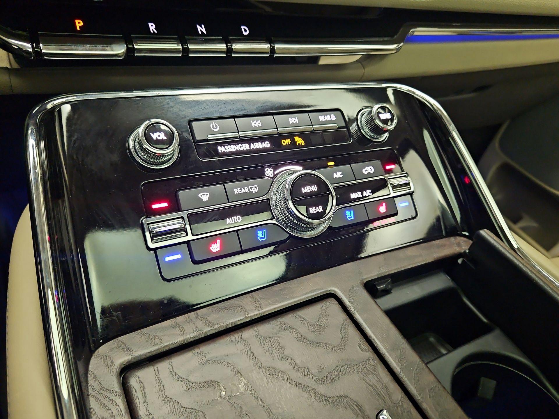 Thumbnail: 2022 Lincoln Navigator - 17