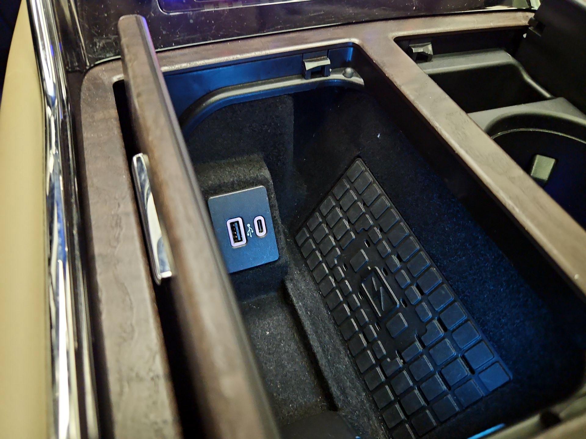 Thumbnail: 2022 Lincoln Navigator - 19