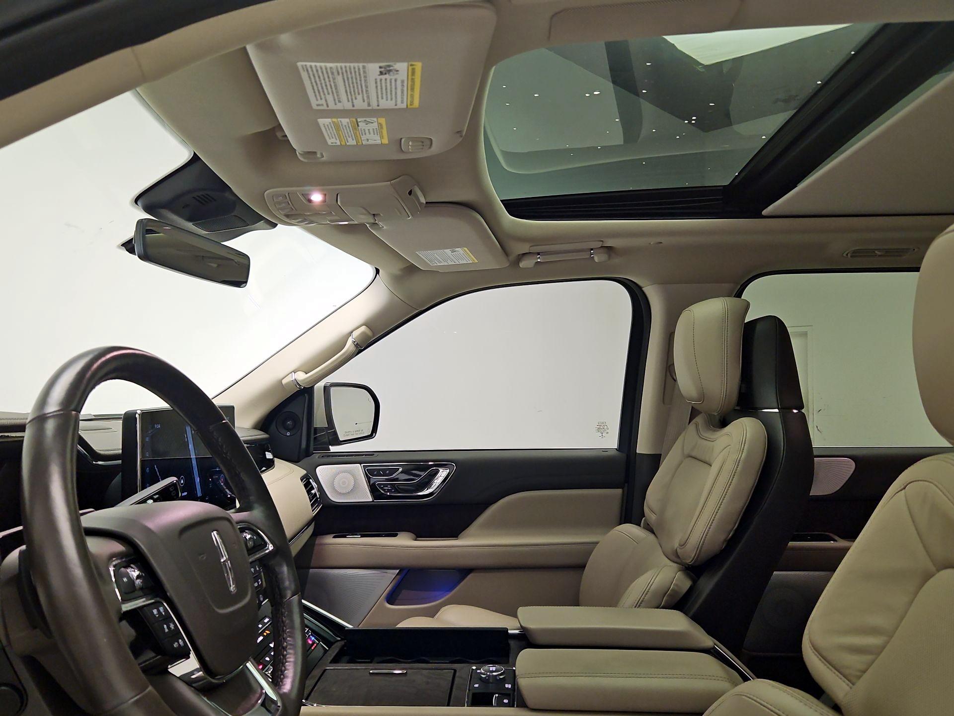 Thumbnail: 2022 Lincoln Navigator - 20