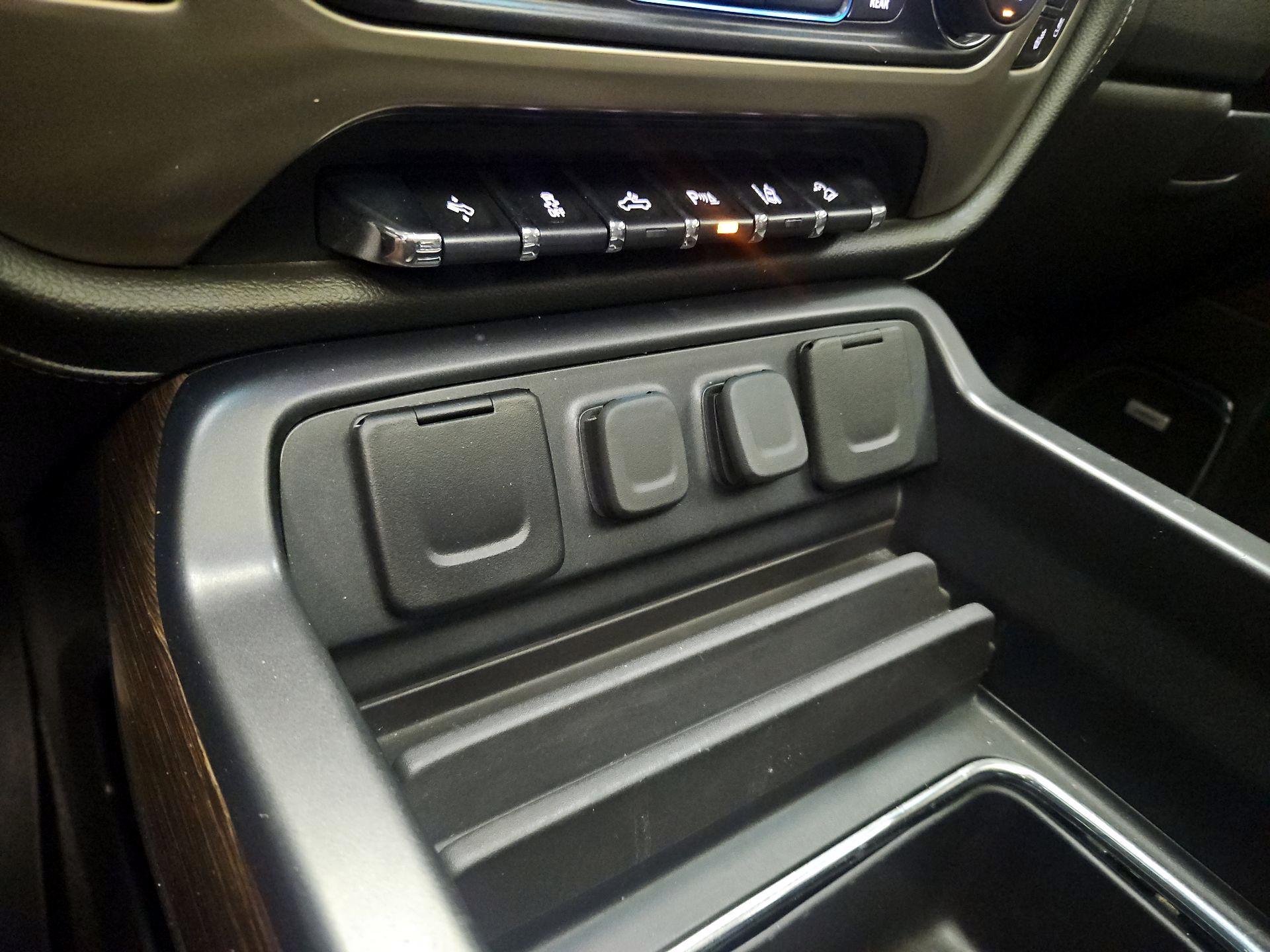 Thumbnail: 2018 GMC Sierra 2500 - 19