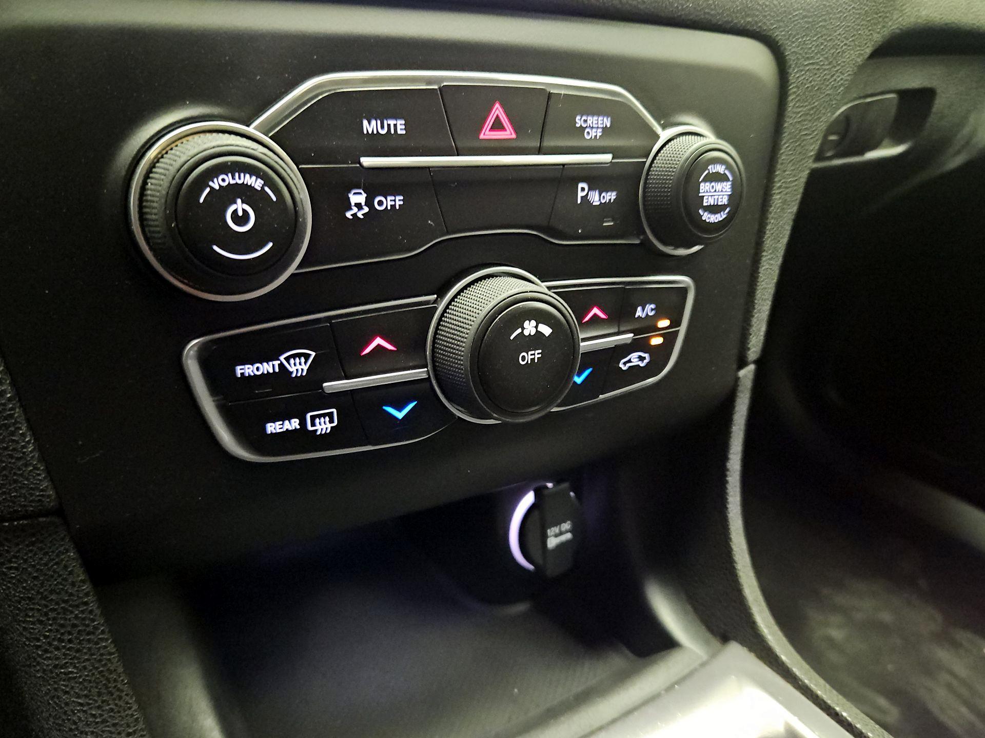 Thumbnail: 2020 Dodge Charger - 16