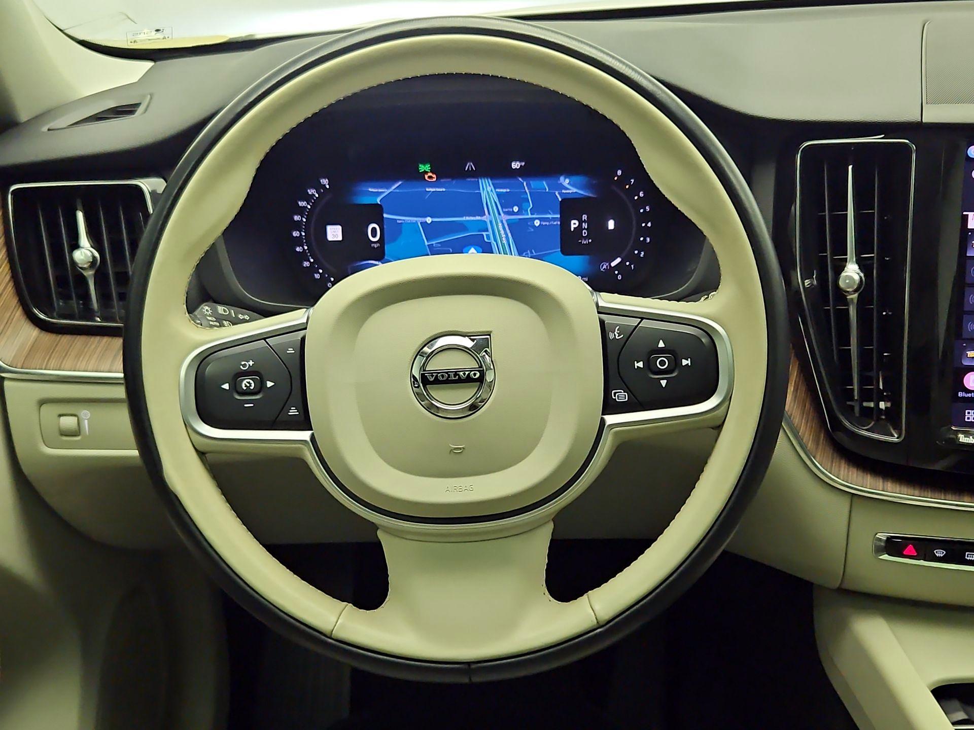 Thumbnail: 2022 Volvo XC60 - 10