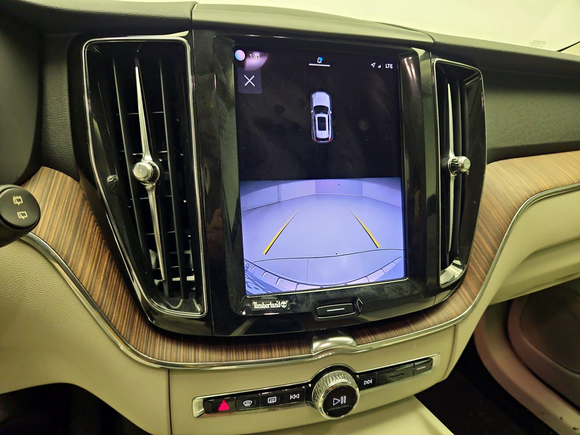 Thumbnail: 2022 Volvo XC60 - 14