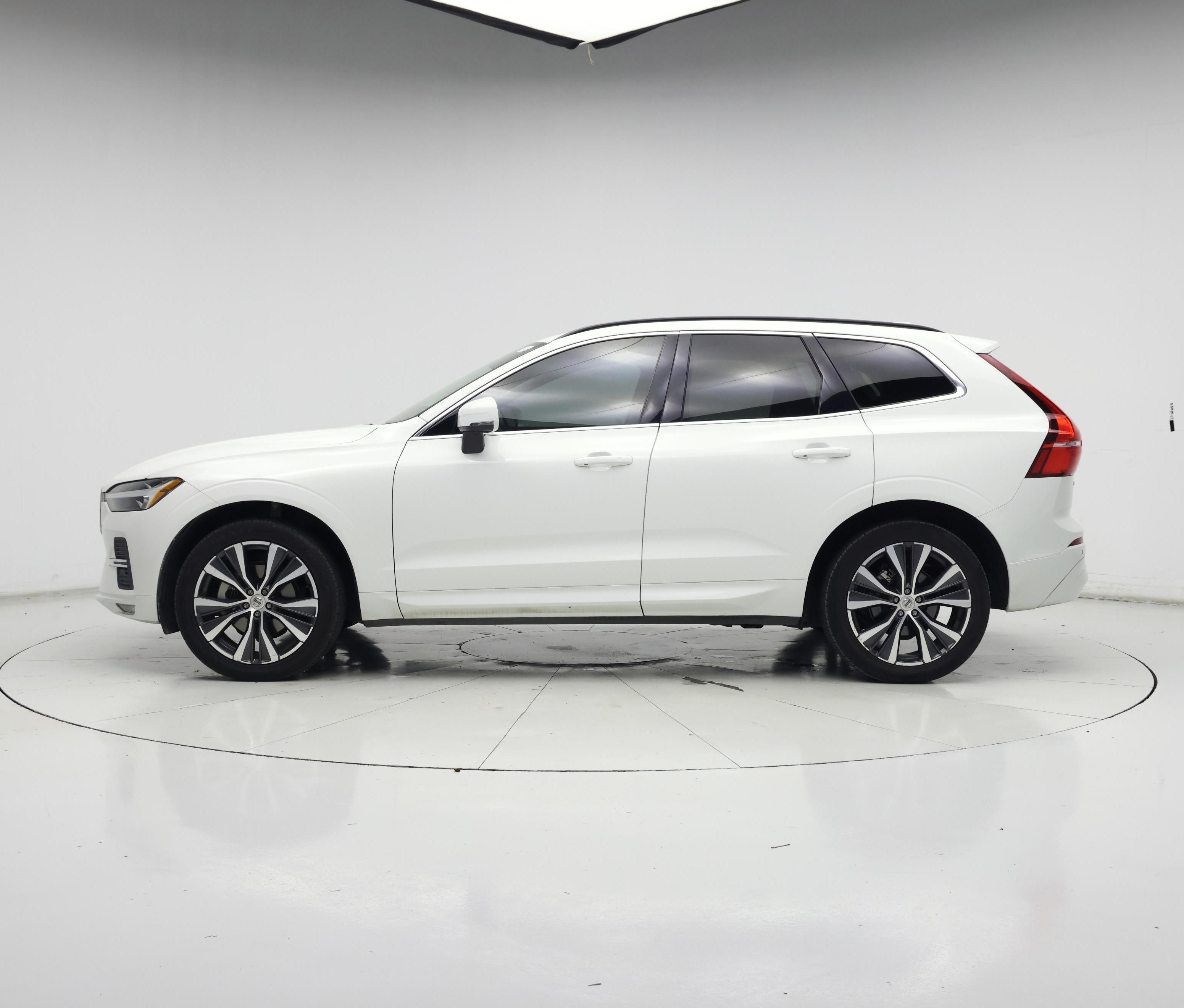 Thumbnail: 2022 Volvo XC60 - 3