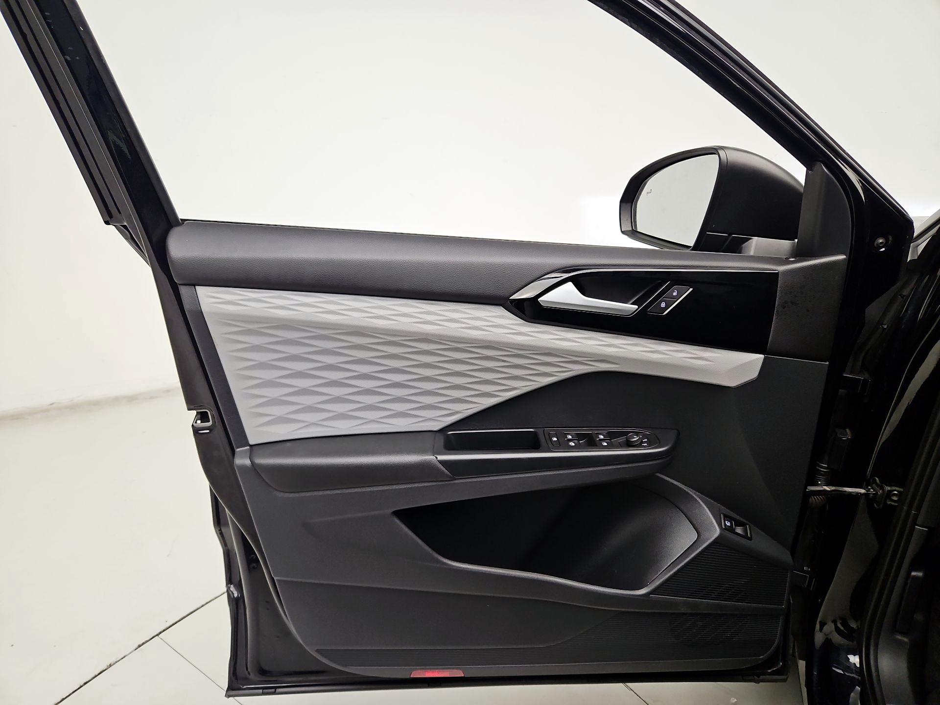 Thumbnail: 2023 Volkswagen Taos - 12