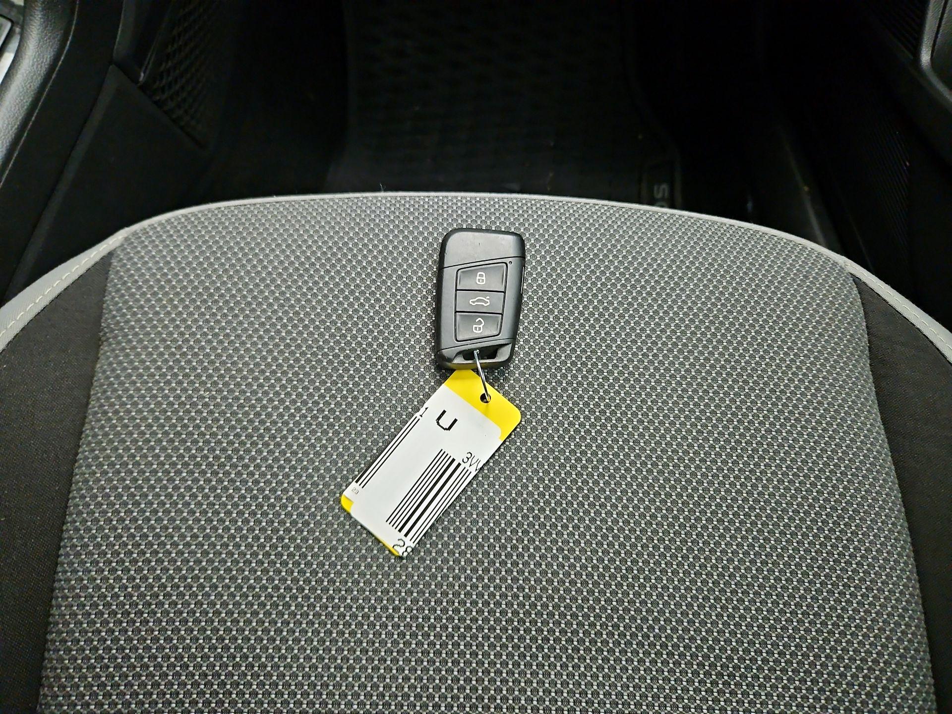 Thumbnail: 2023 Volkswagen Taos - 20