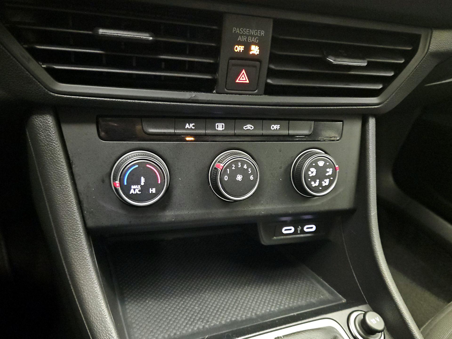 Thumbnail: 2024 Volkswagen Jetta - 16