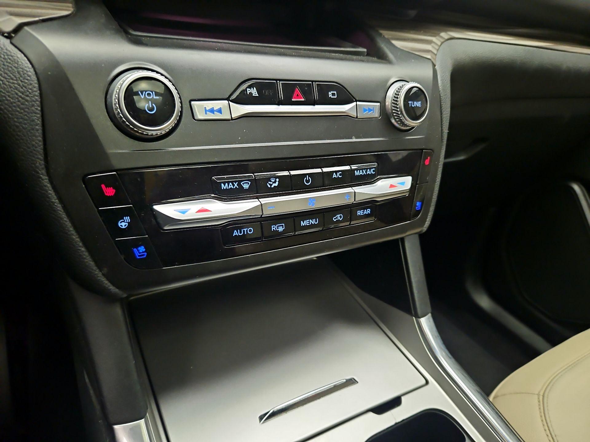 Thumbnail: 2020 Ford Explorer - 17