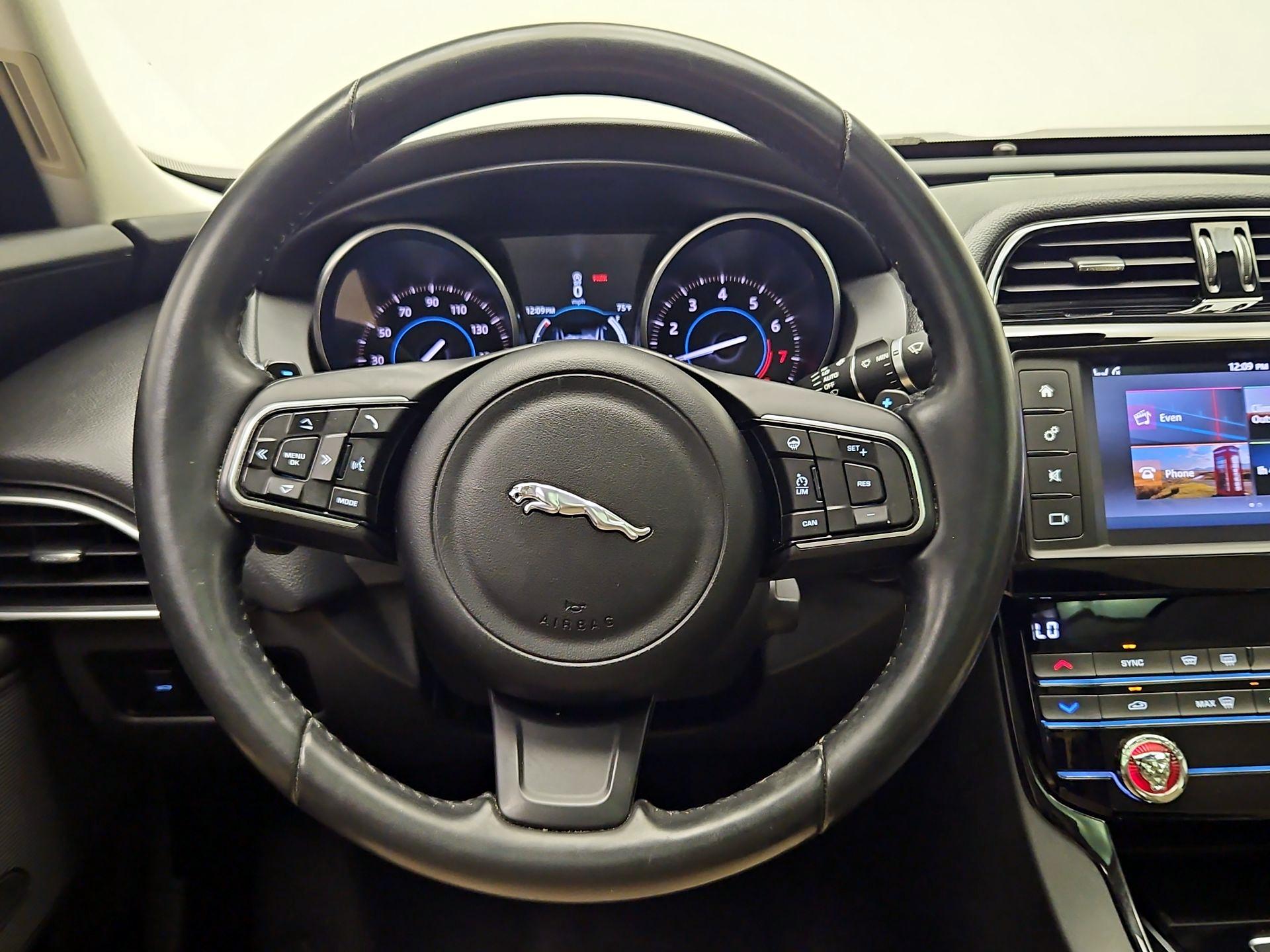 Thumbnail: 2017 Jaguar XE - 10