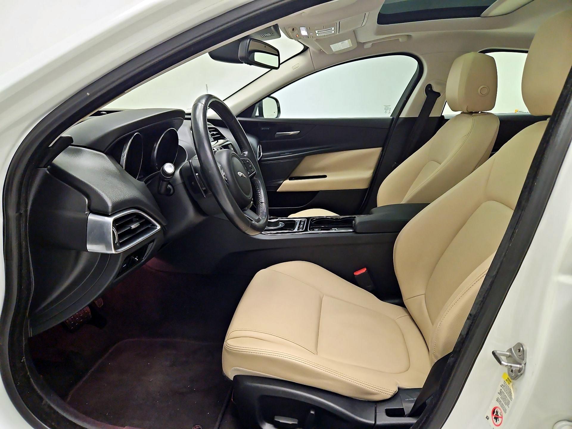 Thumbnail: 2017 Jaguar XE - 11