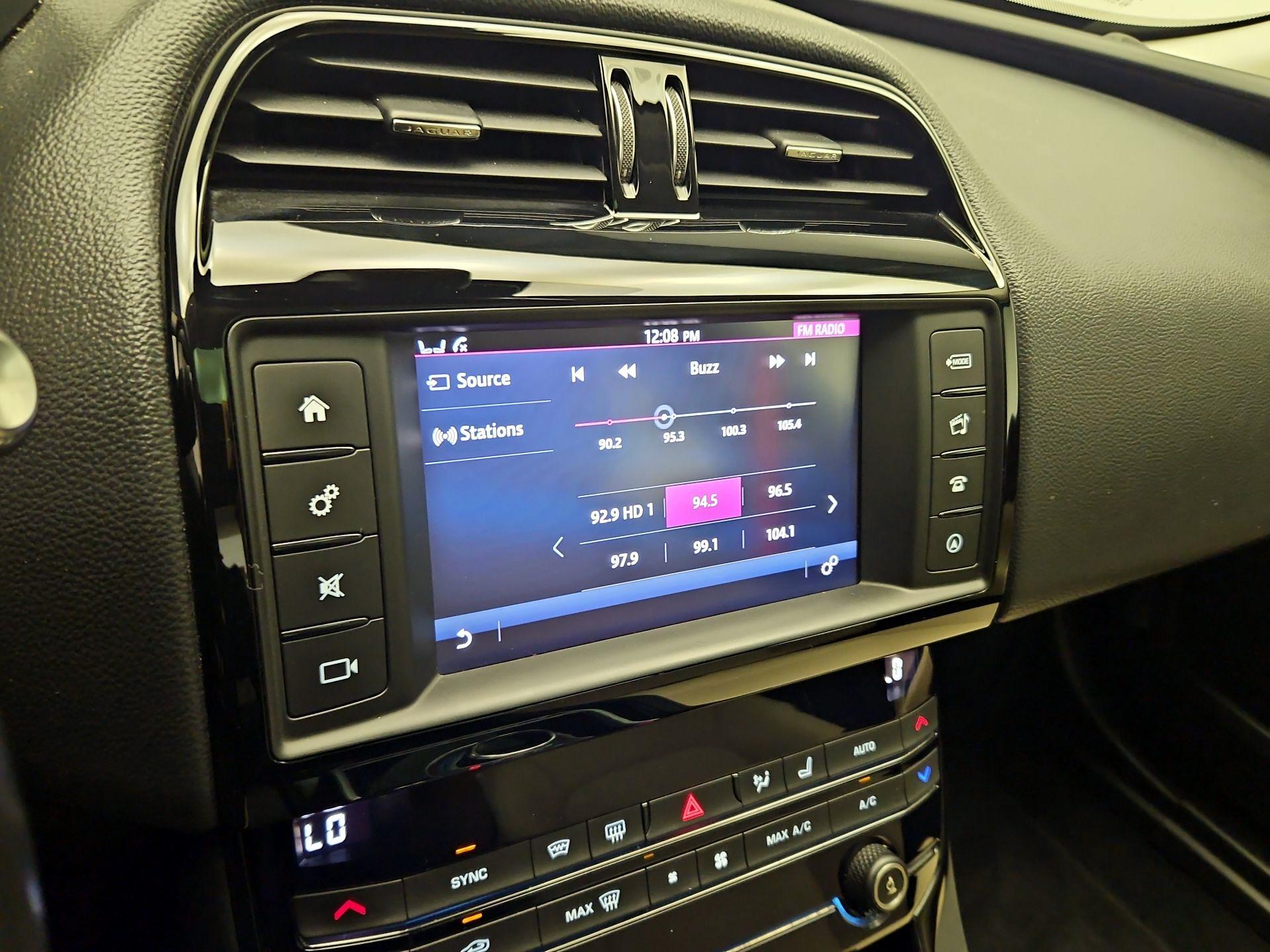 Thumbnail: 2017 Jaguar XE - 16