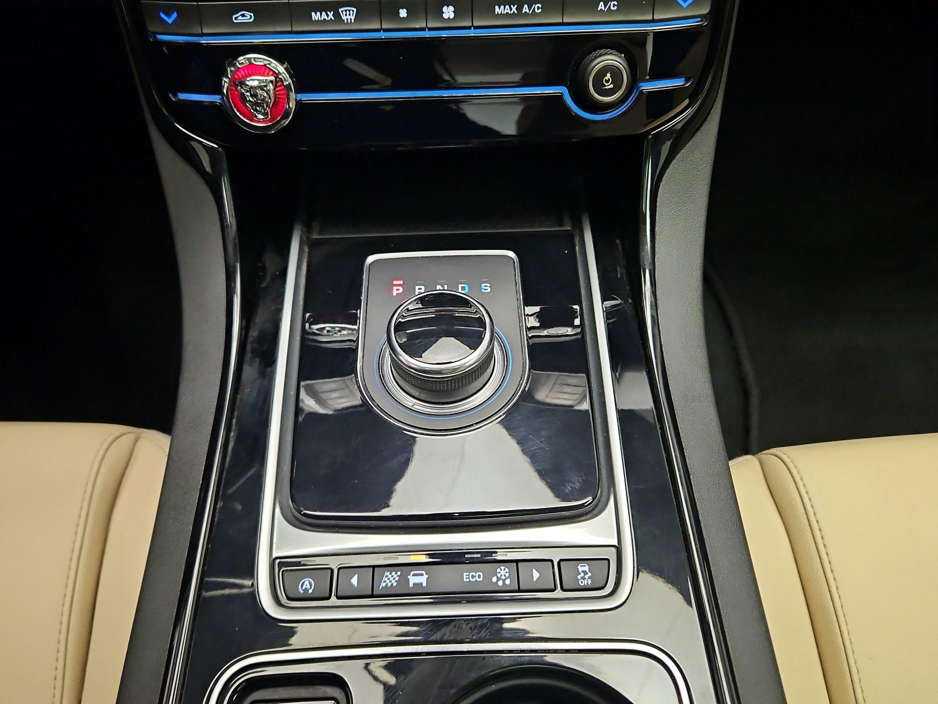 Thumbnail: 2017 Jaguar XE - 18