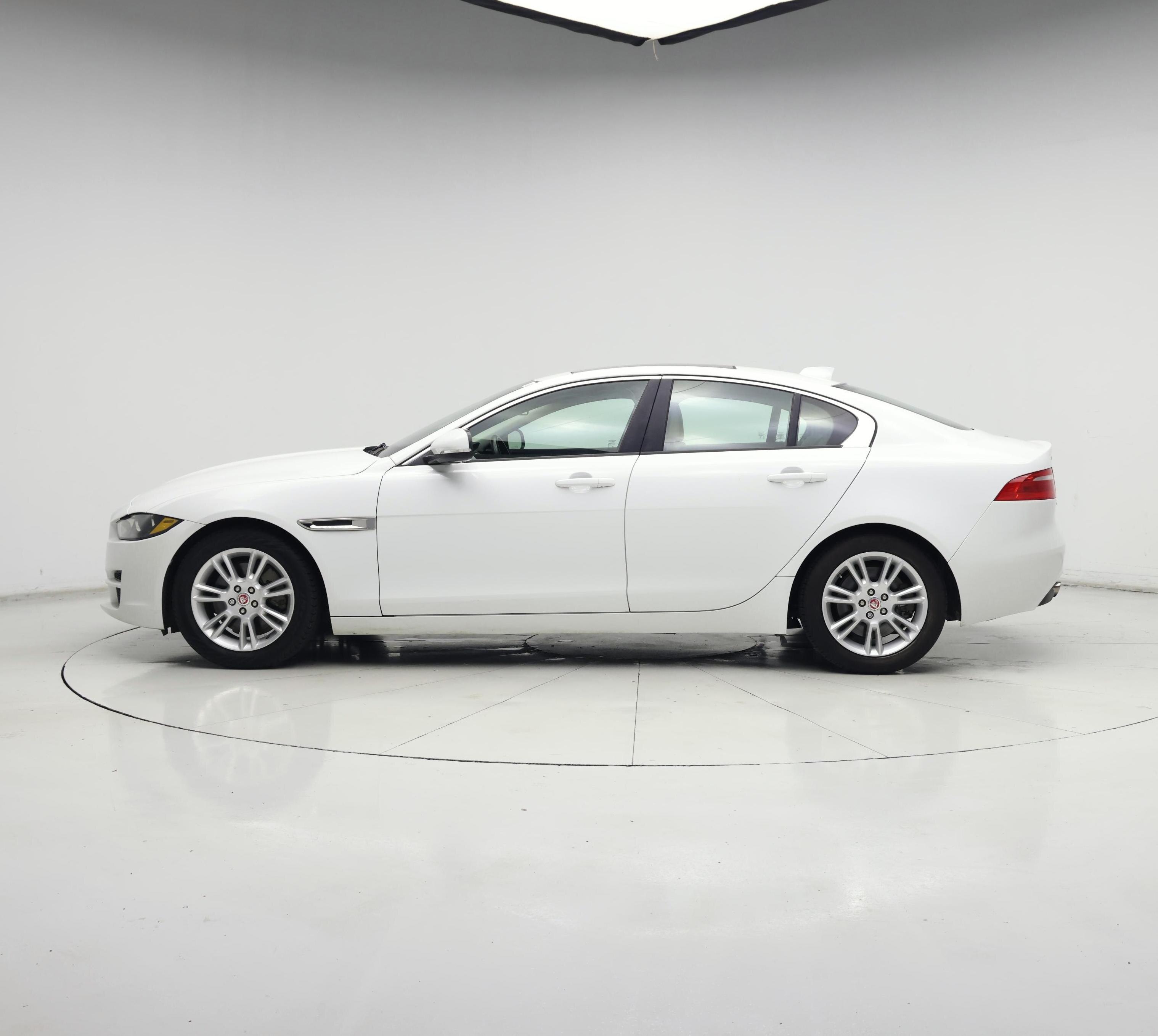 Thumbnail: 2017 Jaguar XE - 3