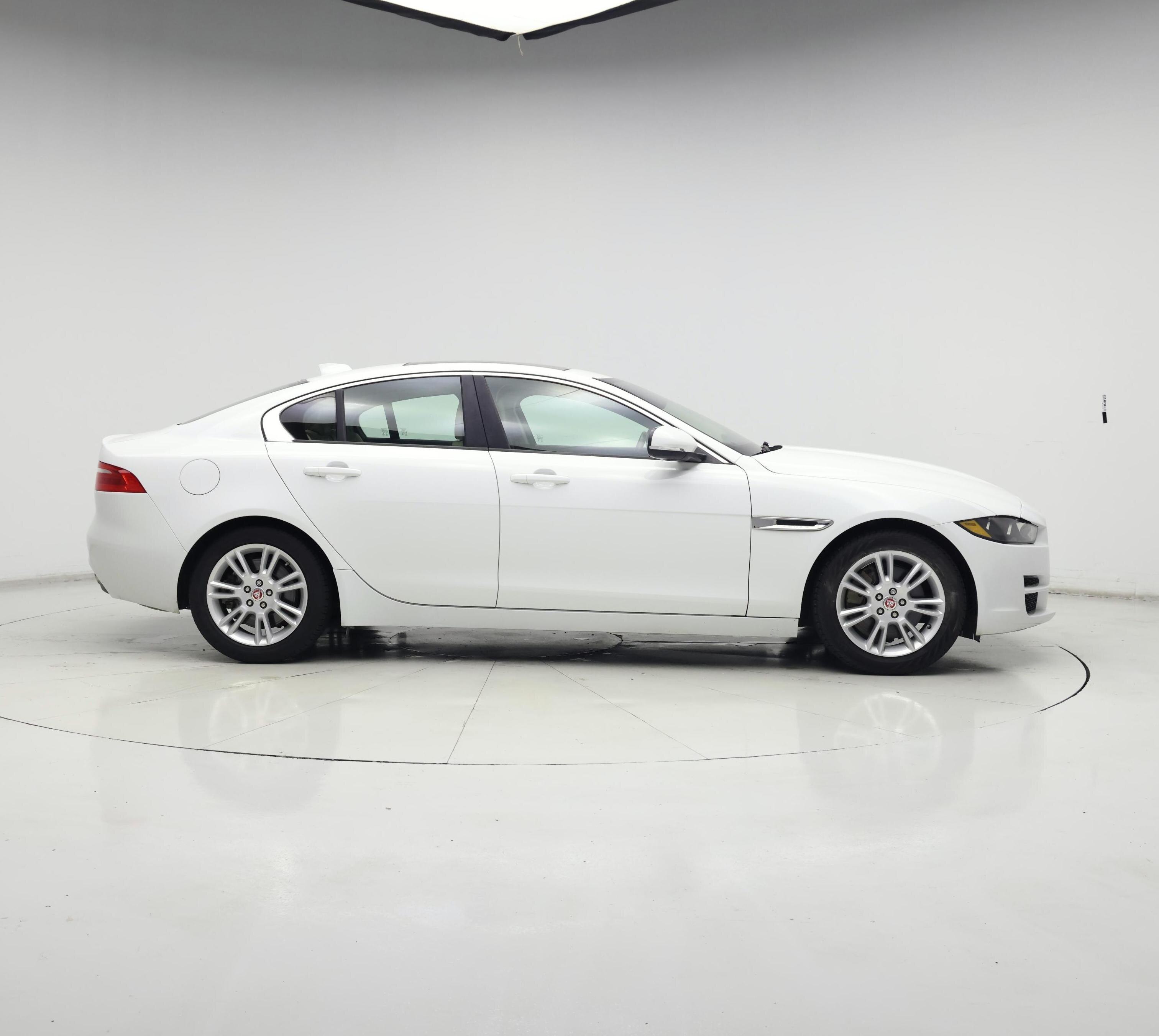 Thumbnail: 2017 Jaguar XE - 7