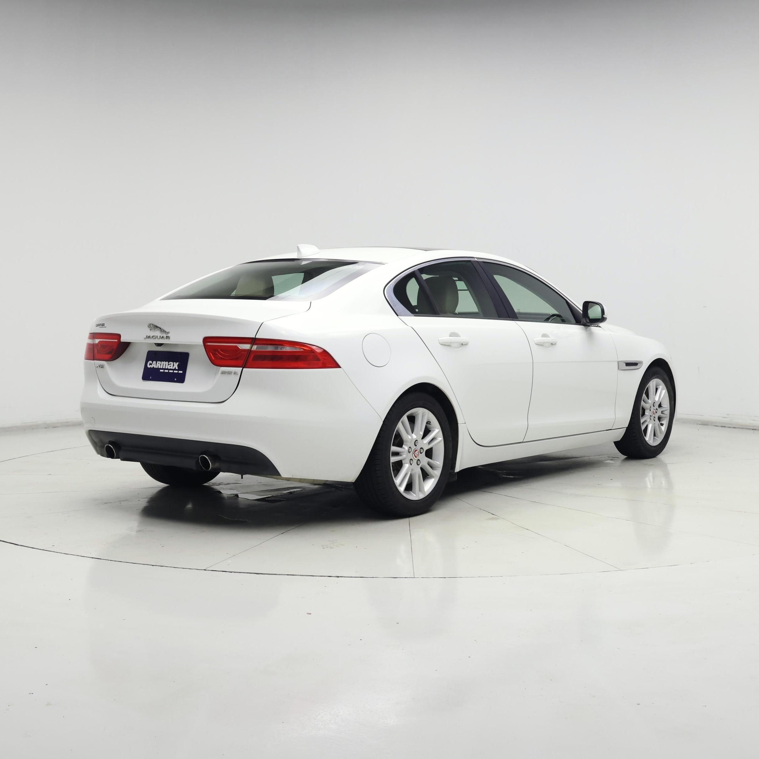 Thumbnail: 2017 Jaguar XE - 8