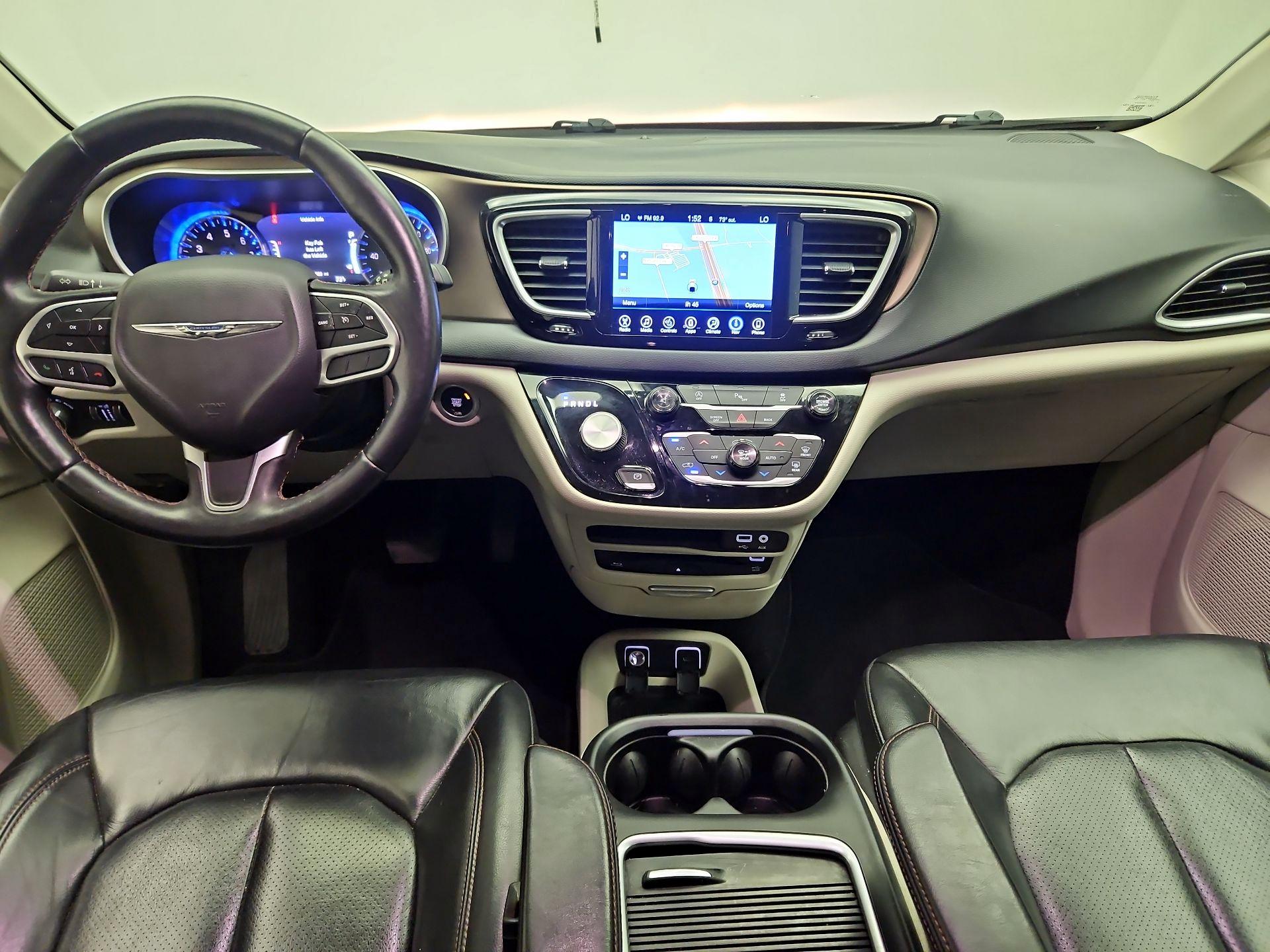 Thumbnail: 2017 Chrysler Pacifica - 9