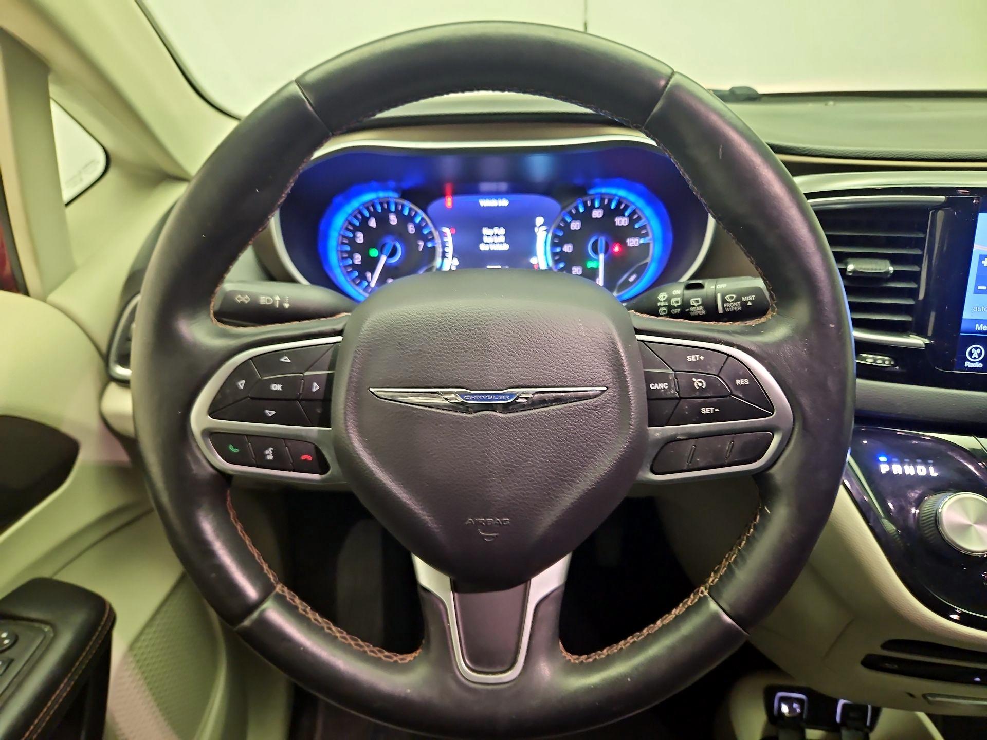 Thumbnail: 2017 Chrysler Pacifica - 10