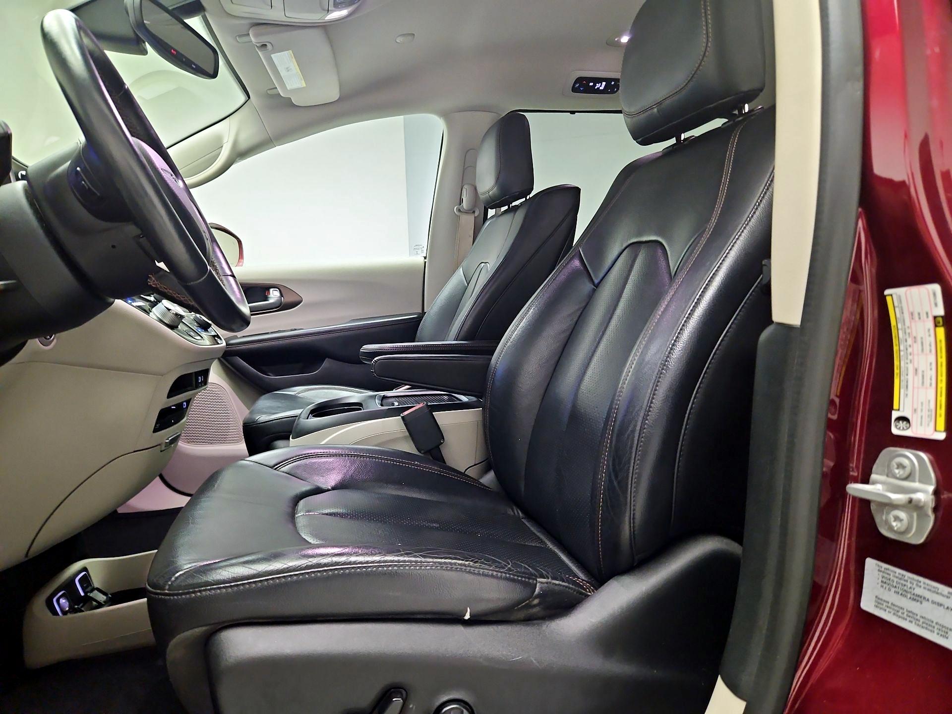 Thumbnail: 2017 Chrysler Pacifica - 11