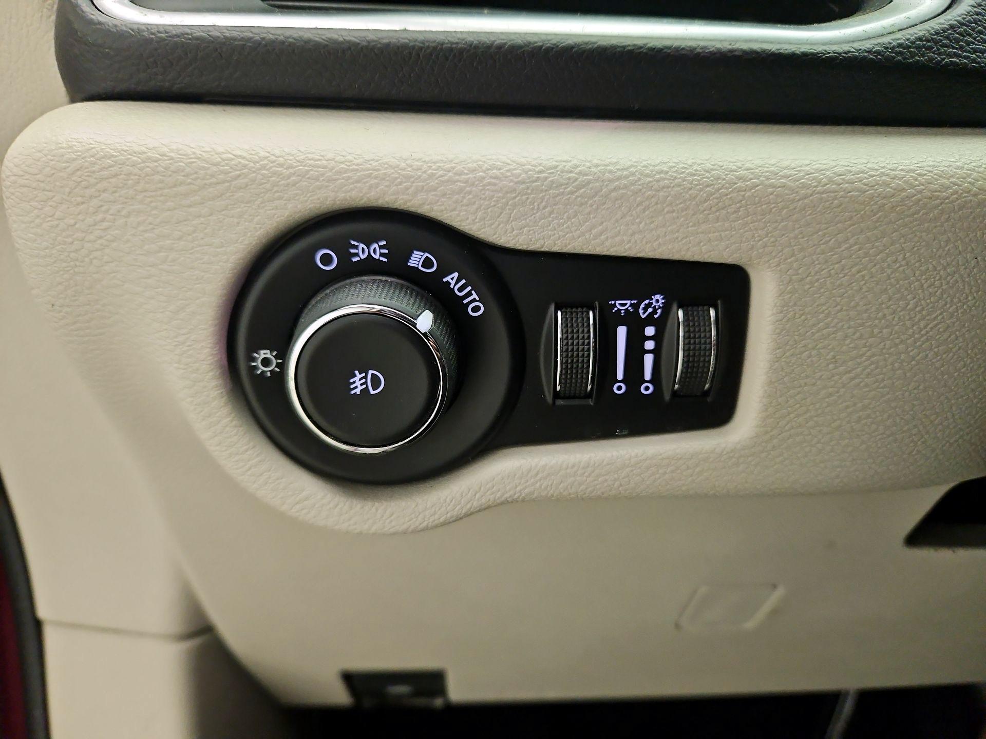 Thumbnail: 2017 Chrysler Pacifica - 13